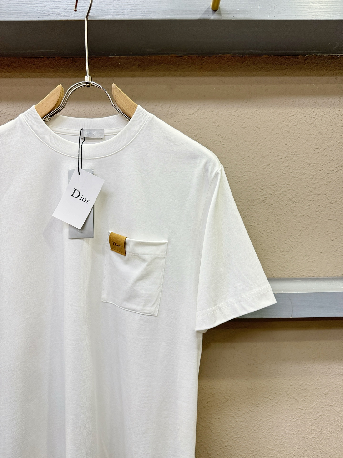 Dior迪奥2026新款短袖T恤！男女同款！走秀图案时尚休闲短袖T恤衫！设计logo设计！极具设计精选客