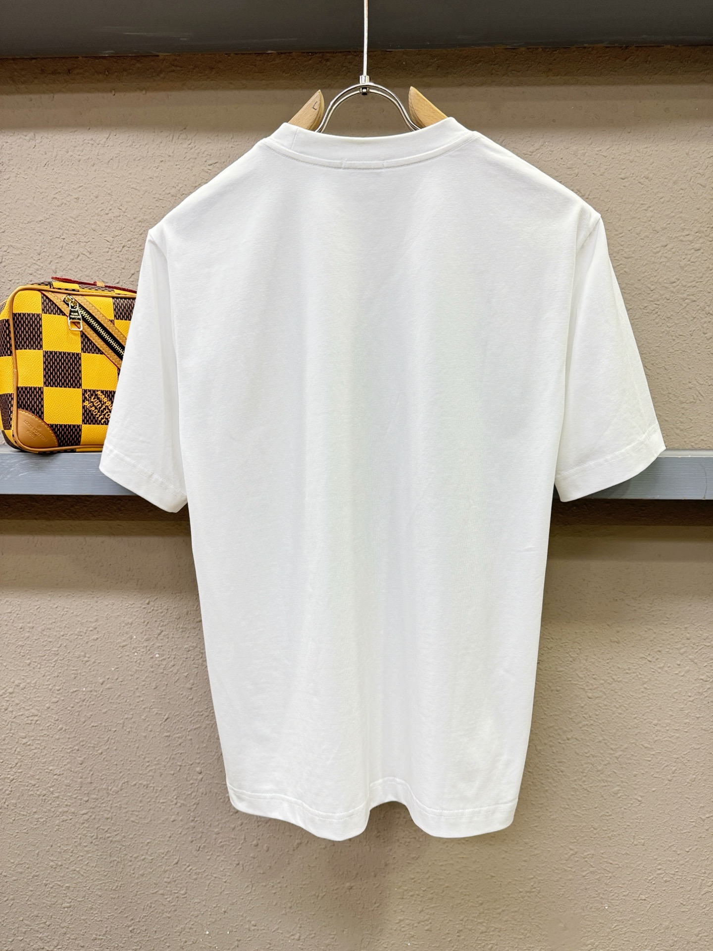 Dior迪奥2026新款短袖T恤！男女同款！走秀图案时尚休闲短袖T恤衫！设计logo设计！极具设计精选客