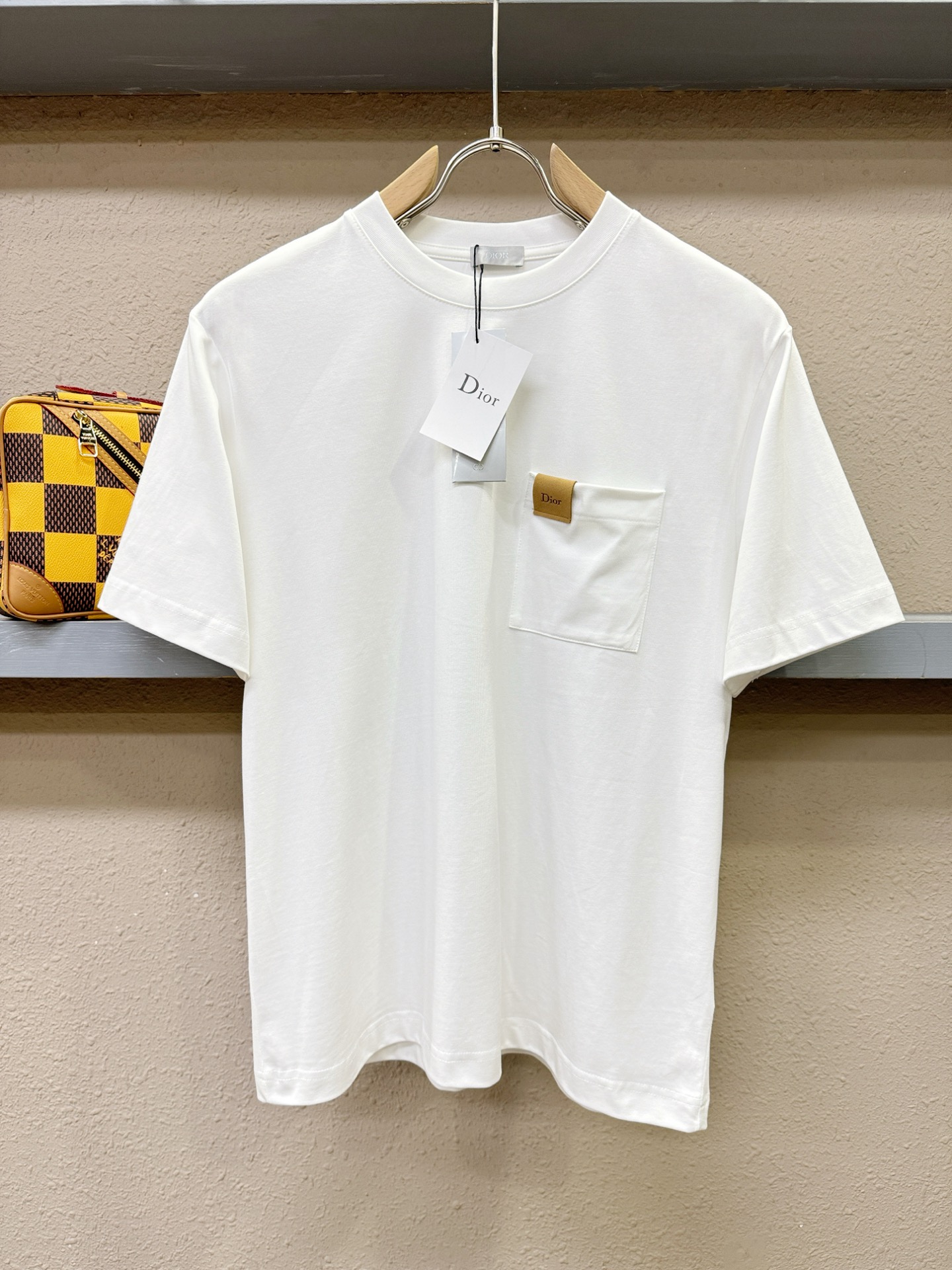 Dior迪奥2026新款短袖T恤！男女同款！走秀图案时尚休闲短袖T恤衫！设计logo设计！极具设计精选客