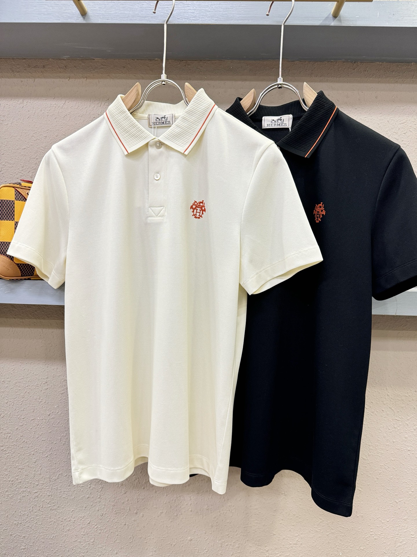 Hermès爱马仕 2026春夏新款首发专柜最新款翻领短袖，100%双丝光珠地棉面料，高端订制 设计前卫