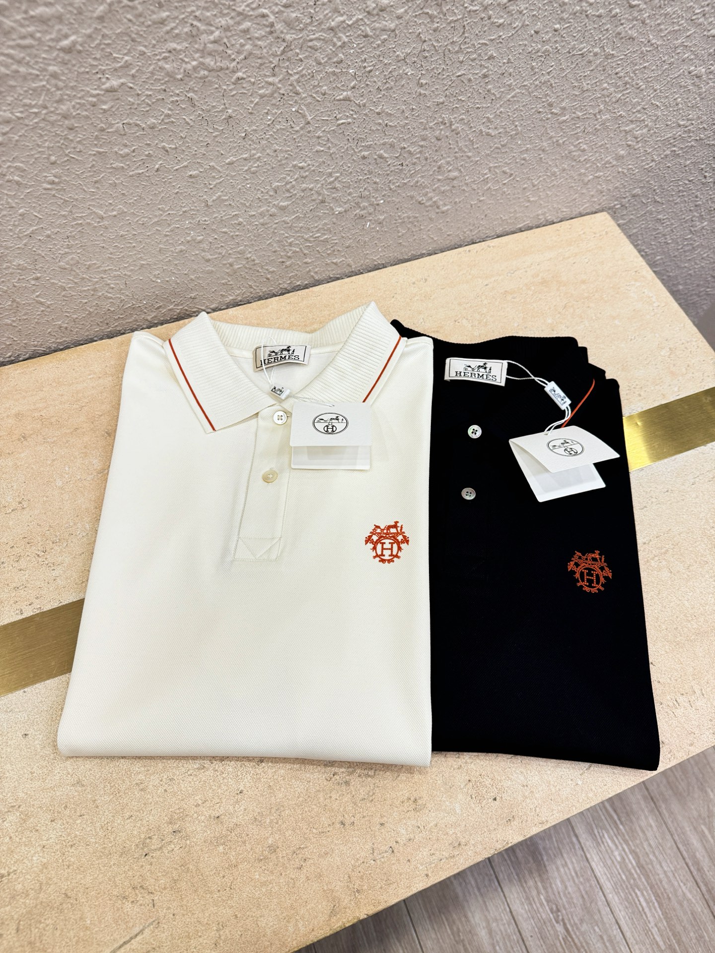Hermès爱马仕 2026春夏新款首发专柜最新款翻领短袖，100%双丝光珠地棉面料，高端订制 设计前卫