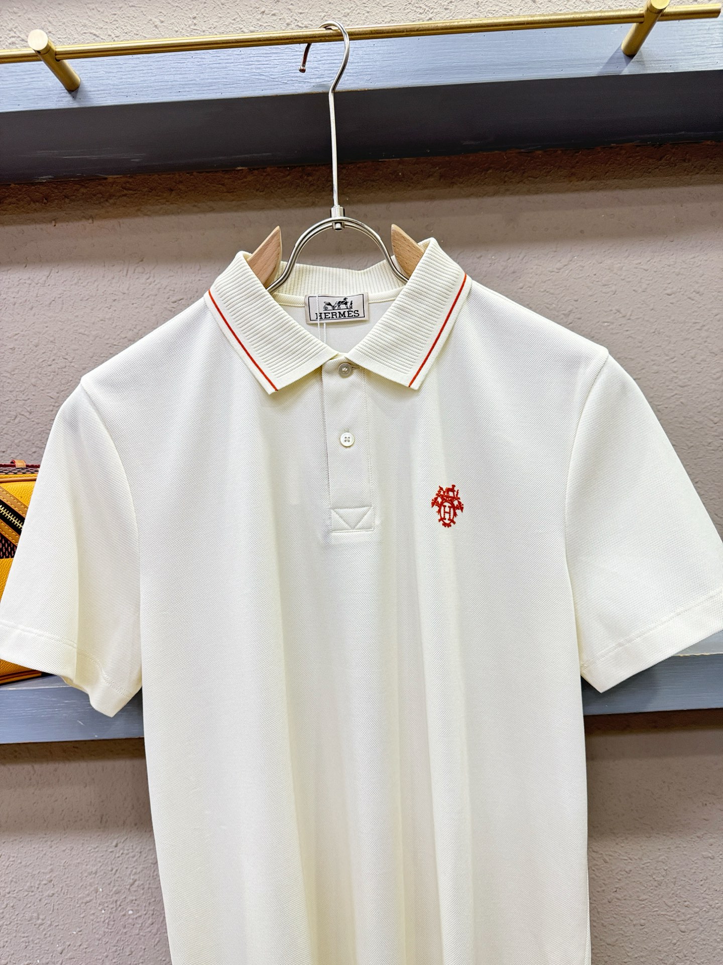 Hermès爱马仕 2026春夏新款首发专柜最新款翻领短袖，100%双丝光珠地棉面料，高端订制 设计前卫