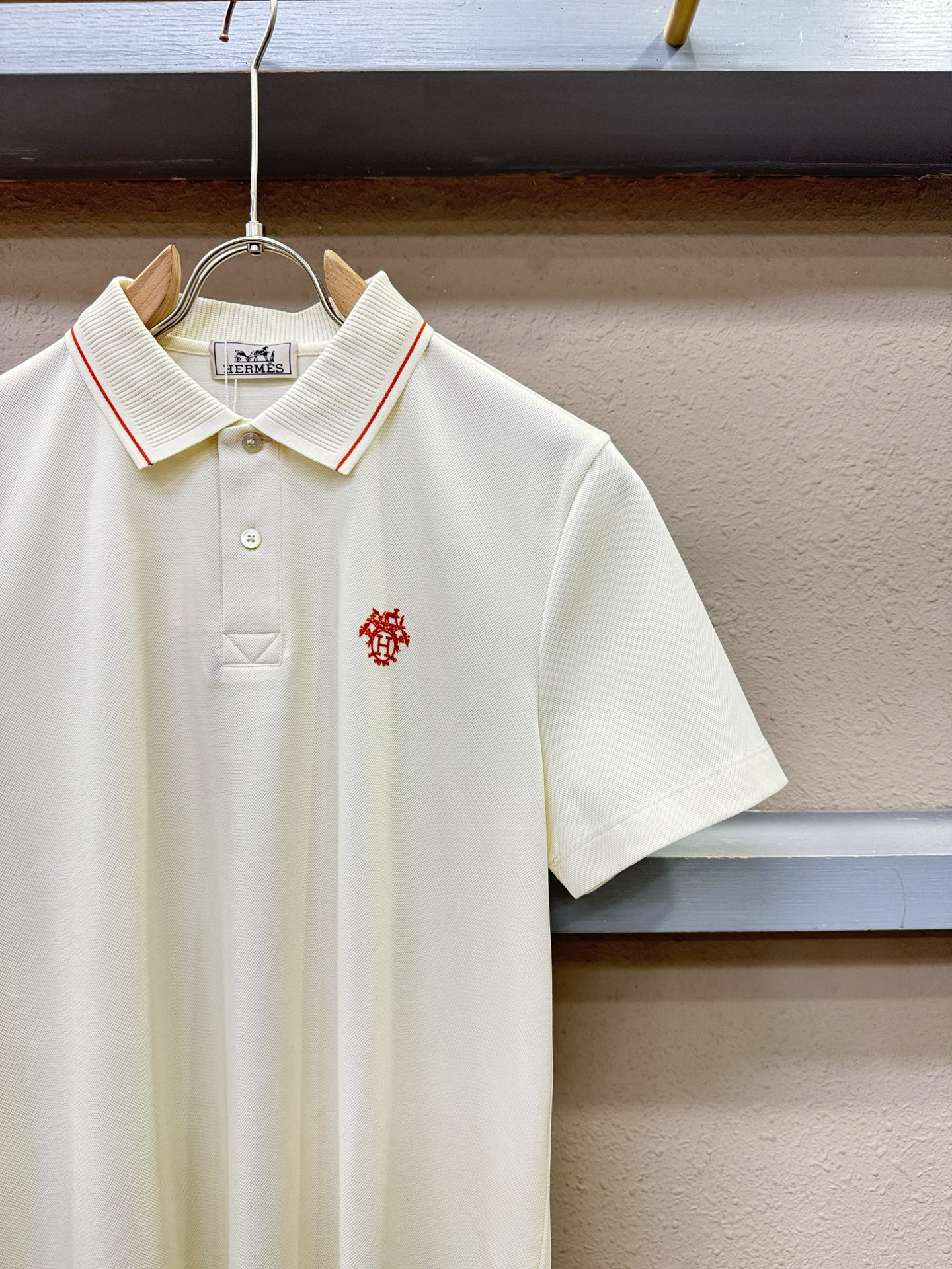 Hermès爱马仕 2026春夏新款首发专柜最新款翻领短袖，100%双丝光珠地棉面料，高端订制 设计前卫