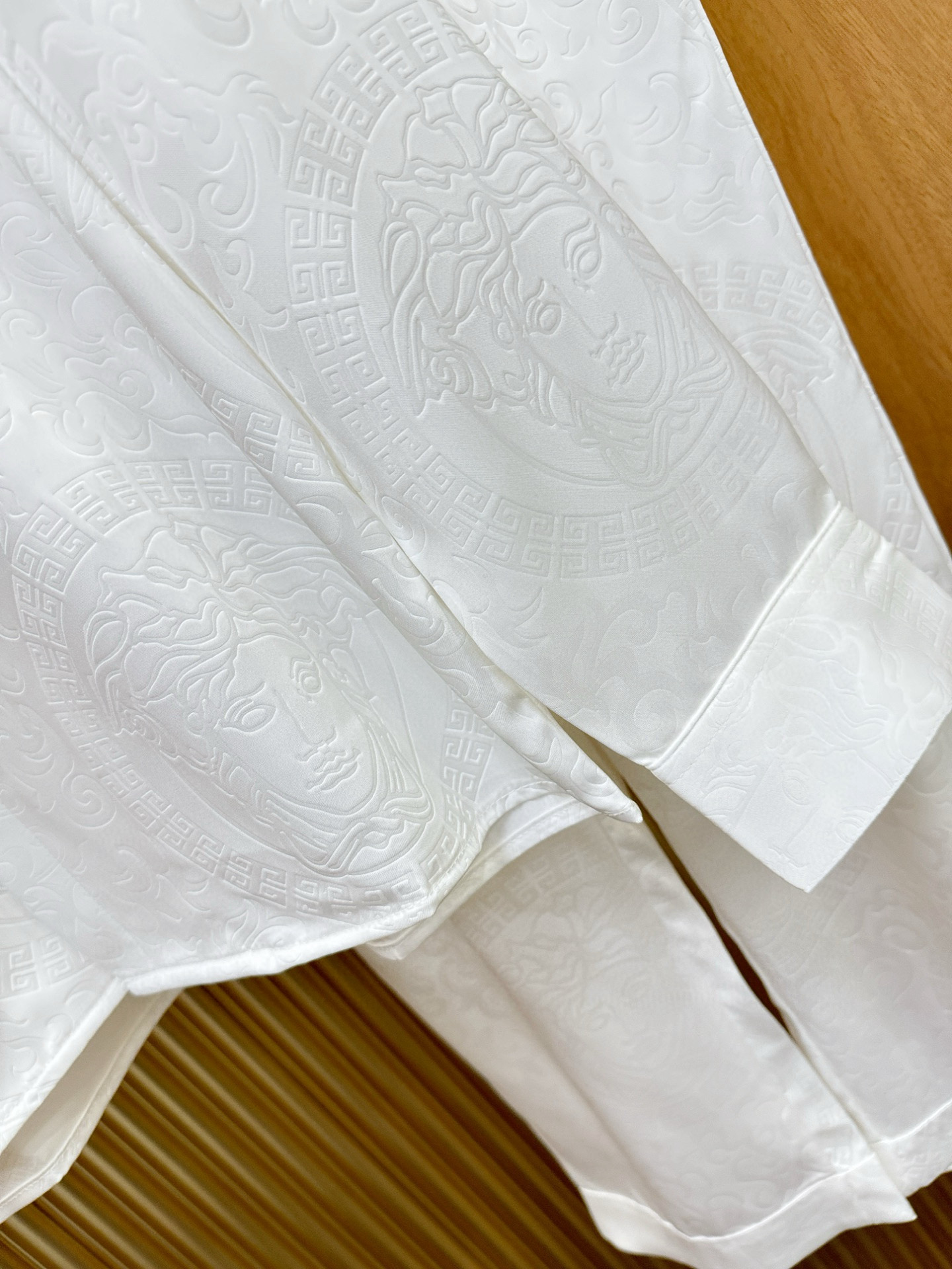 高定款(真丝面料升级 )最大可穿250斤‼️Versace 范思哲 新款真丝套装，男女同款家居服套装，定