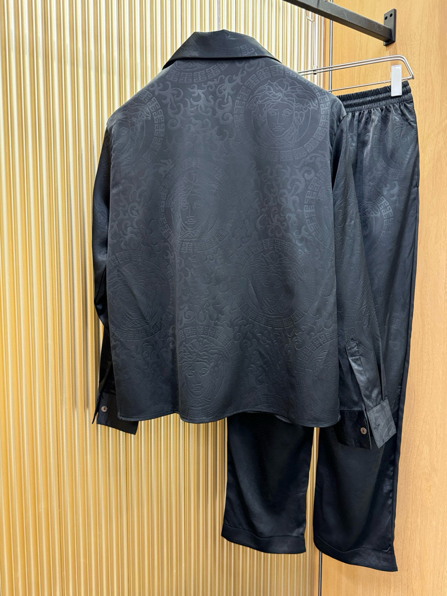 高定款(真丝面料升级 )最大可穿250斤‼️Versace 范思哲 新款真丝套装，男女同款家居服套装，定