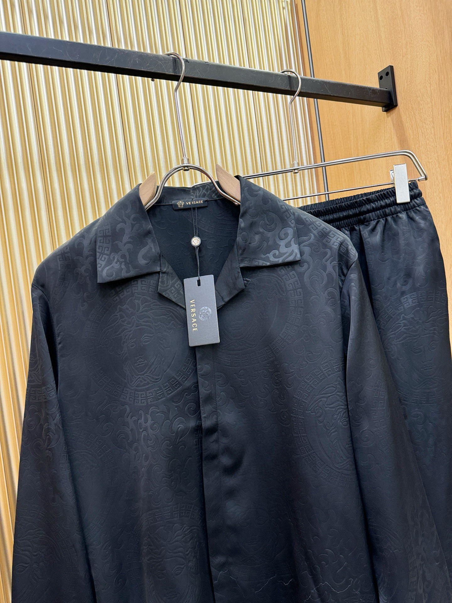 高定款(真丝面料升级 )最大可穿250斤‼️Versace 范思哲 新款真丝套装，男女同款家居服套装，定