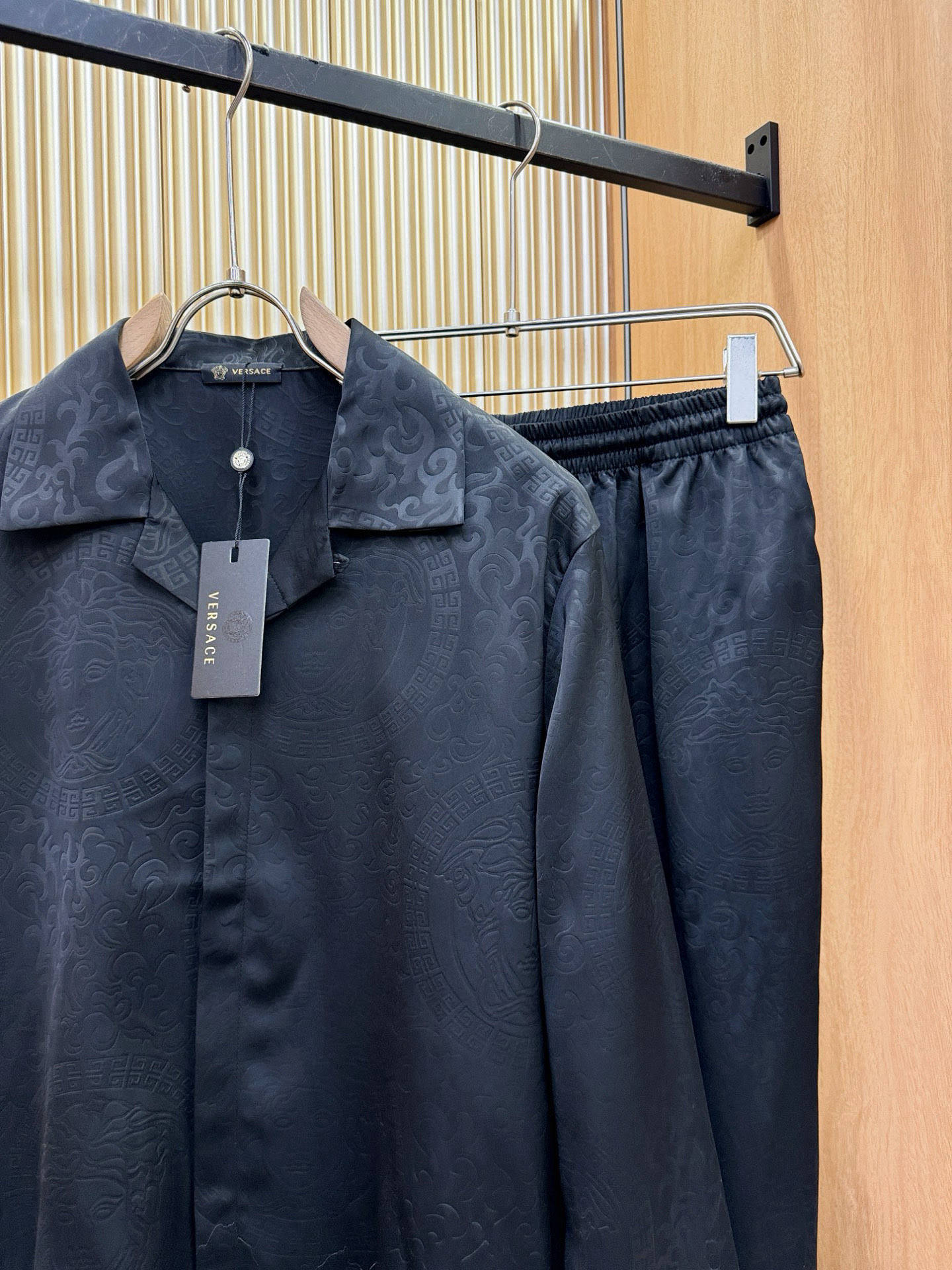 高定款(真丝面料升级 )最大可穿250斤‼️Versace 范思哲 新款真丝套装，男女同款家居服套装，定