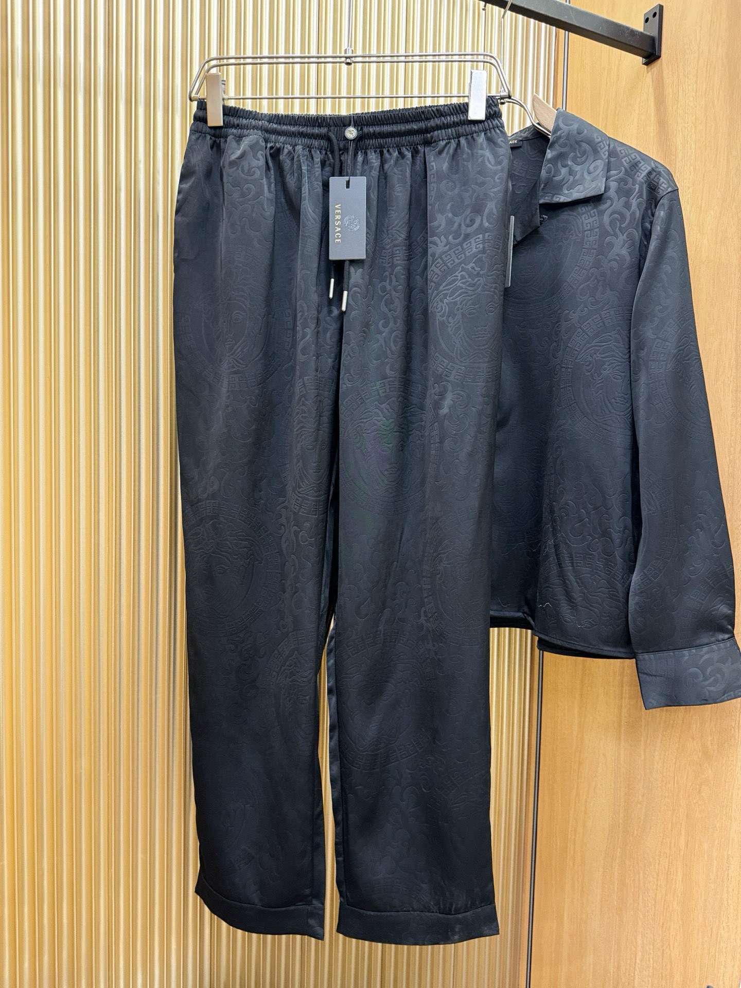 高定款(真丝面料升级 )最大可穿250斤‼️Versace 范思哲 新款真丝套装，男女同款家居服套装，定