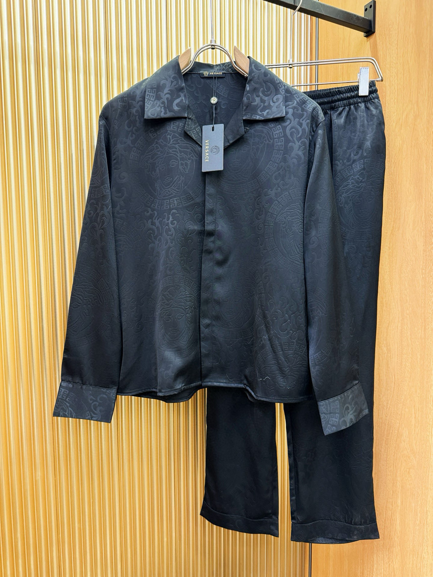 高定款(真丝面料升级 )最大可穿250斤‼️Versace 范思哲 新款真丝套装，男女同款家居服套装，定