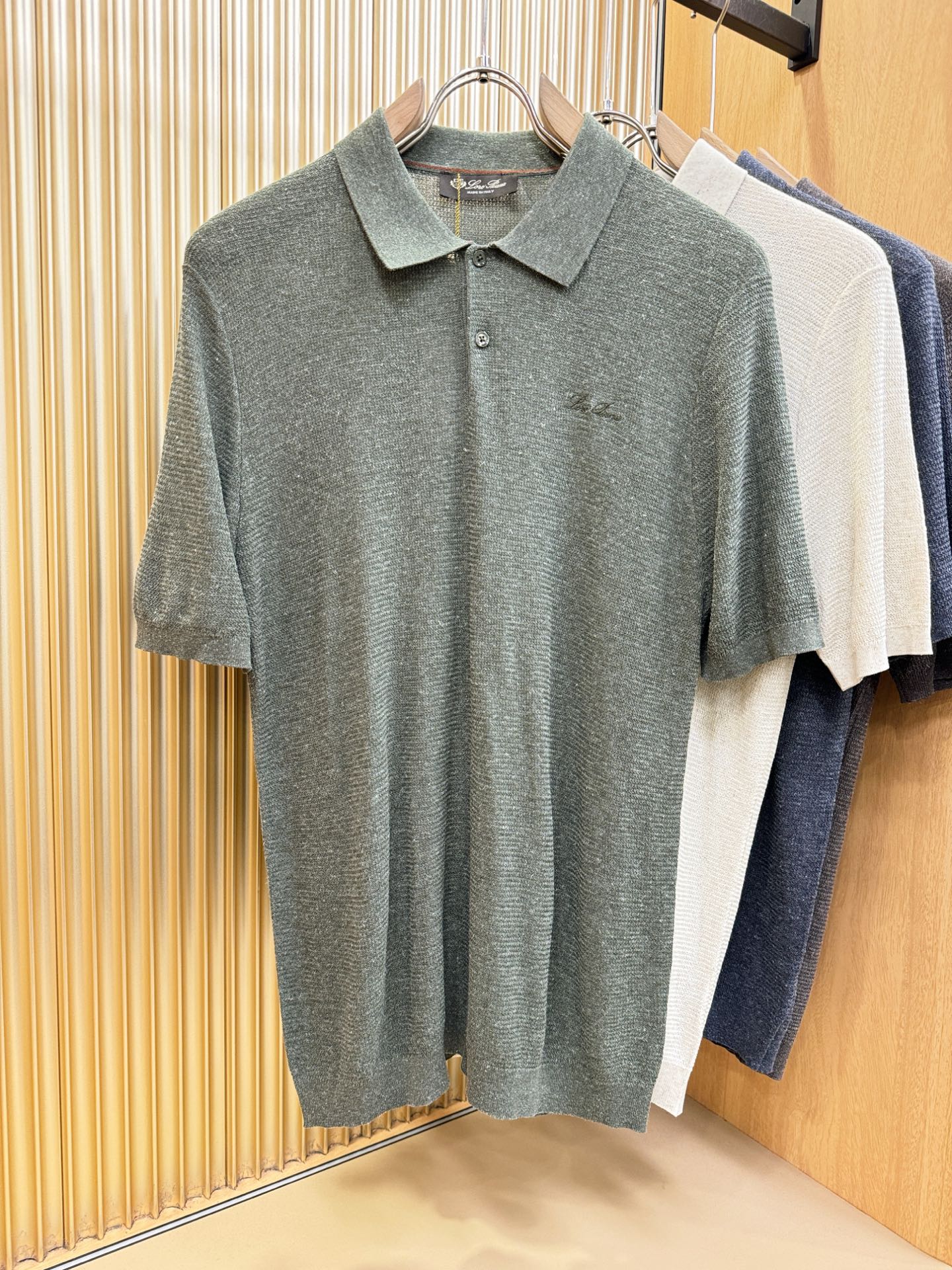 loro Piana诺悠翩雅 2026春夏新品针织短袖，进口针织面料，手感柔软。顶级进口私货，时尚设计潮