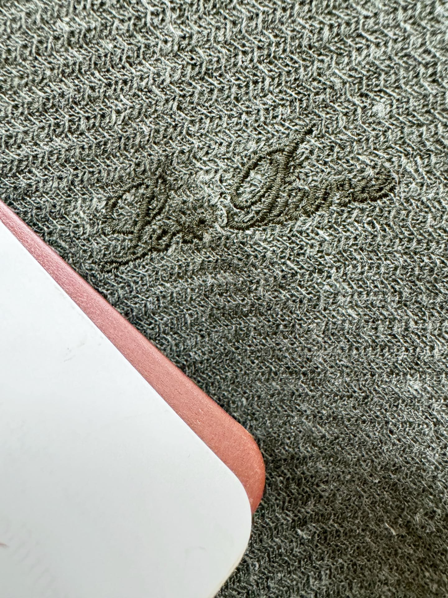 loro Piana诺悠翩雅 2026春夏新品针织短袖，进口针织面料，手感柔软。顶级进口私货，时尚设计潮