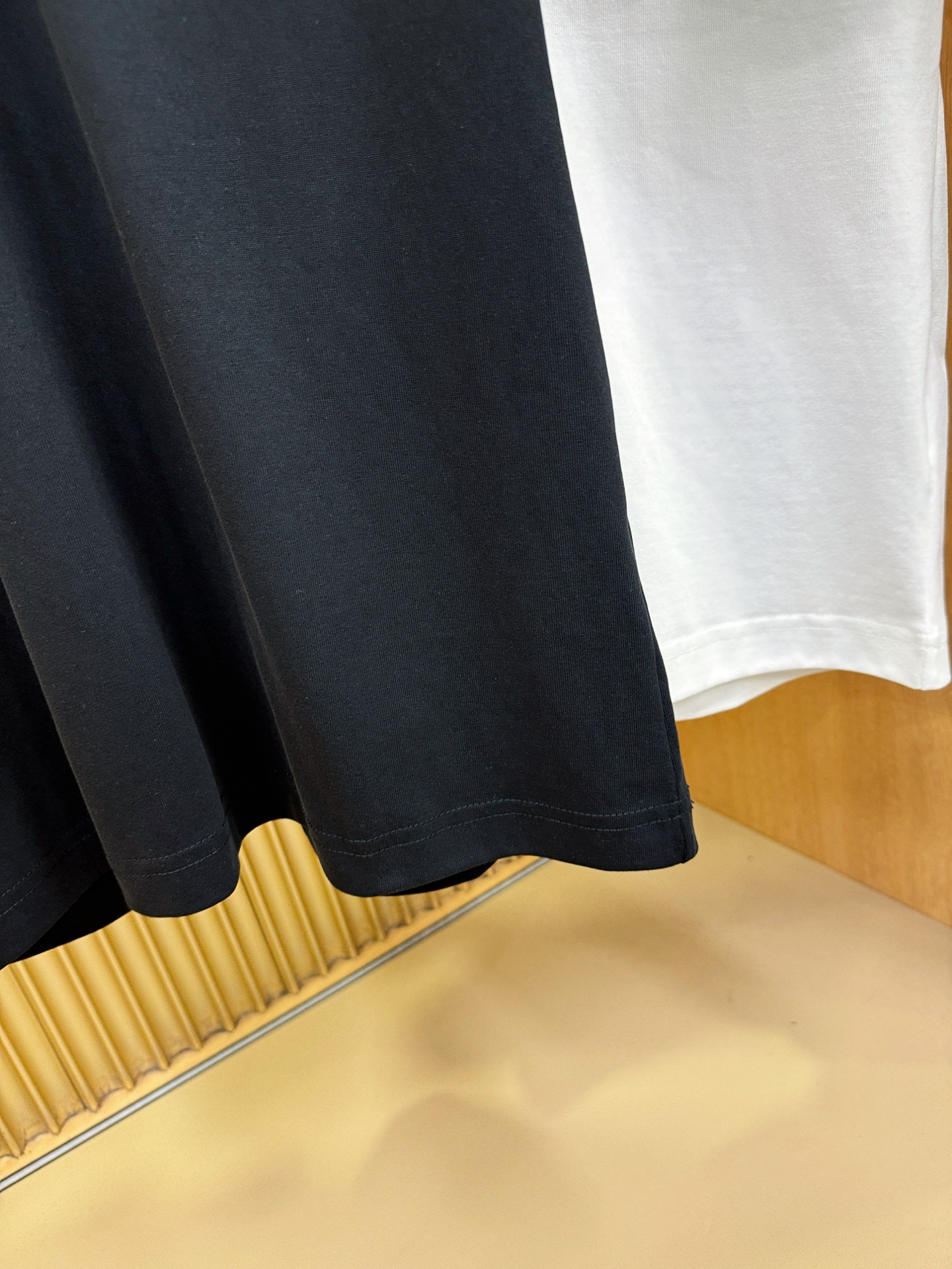 LV路易威登 2026新款短袖T恤！男女同款！走秀图案时尚休闲短袖T恤衫！设计logo设计！极具设计精选