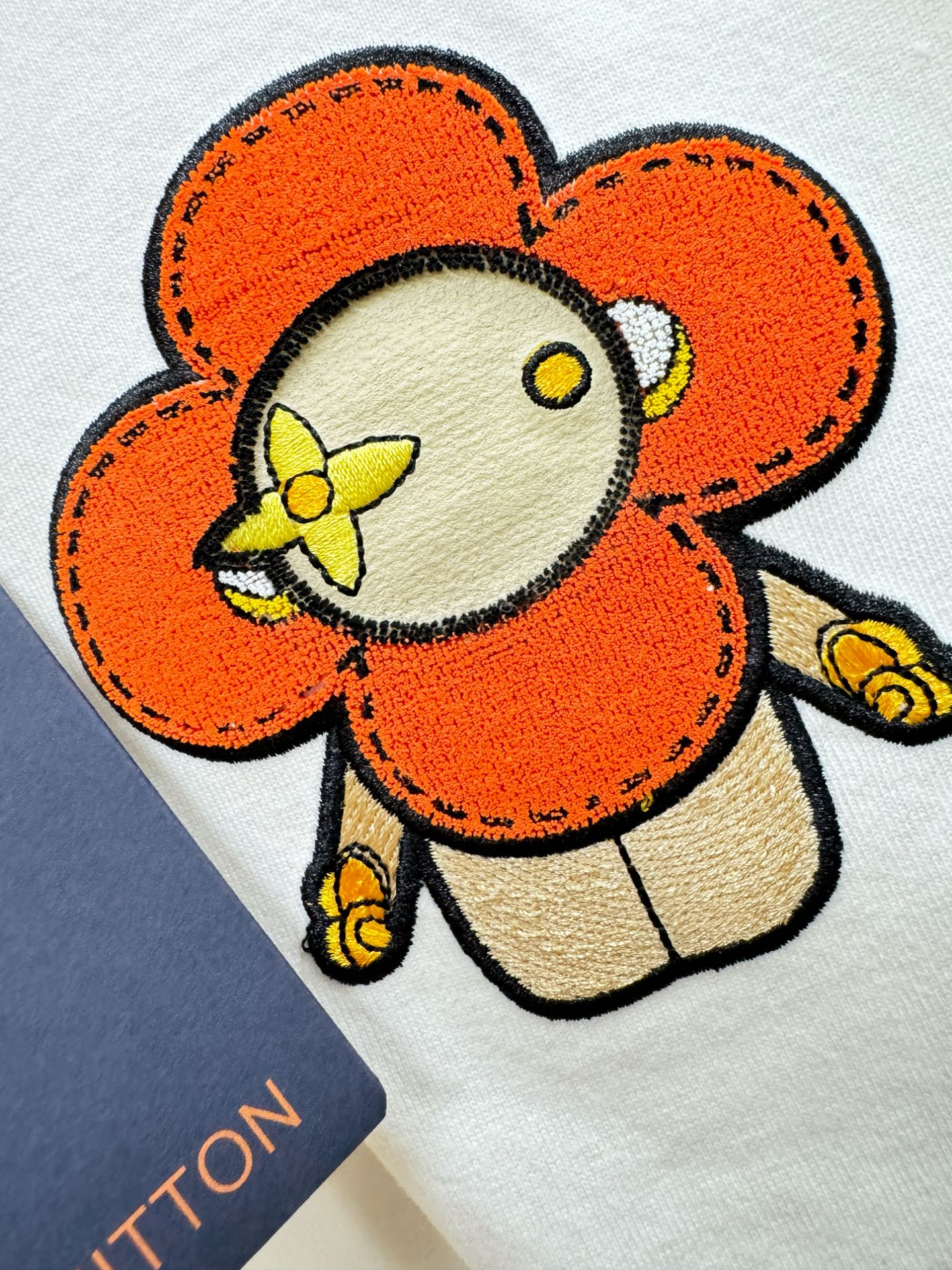 LV路易威登 2026新款短袖T恤！男女同款！走秀图案时尚休闲短袖T恤衫！设计logo设计！极具设计精选