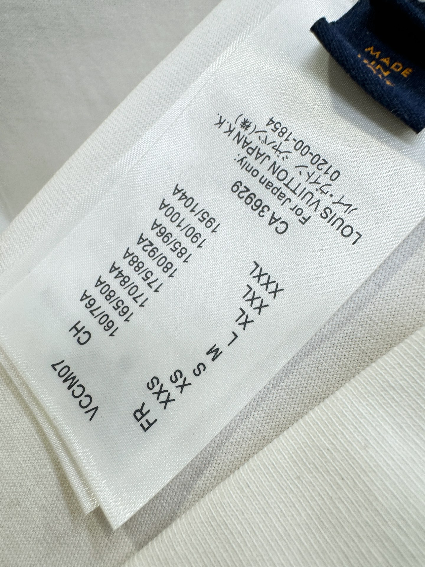 LV路易威登 2026新款短袖T恤！男女同款！走秀图案时尚休闲短袖T恤衫！设计logo设计！极具设计精选