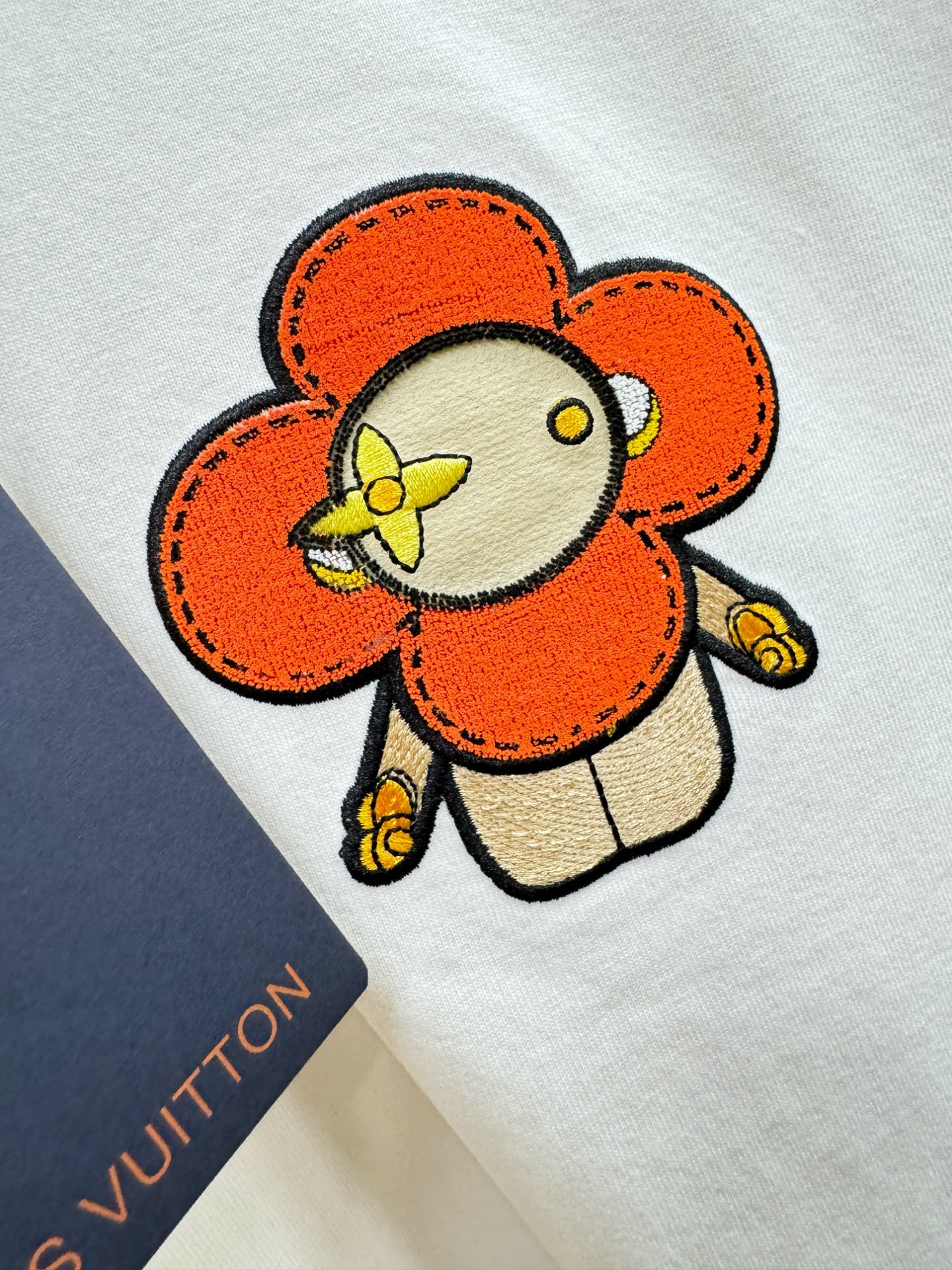 LV路易威登 2026新款短袖T恤！男女同款！走秀图案时尚休闲短袖T恤衫！设计logo设计！极具设计精选