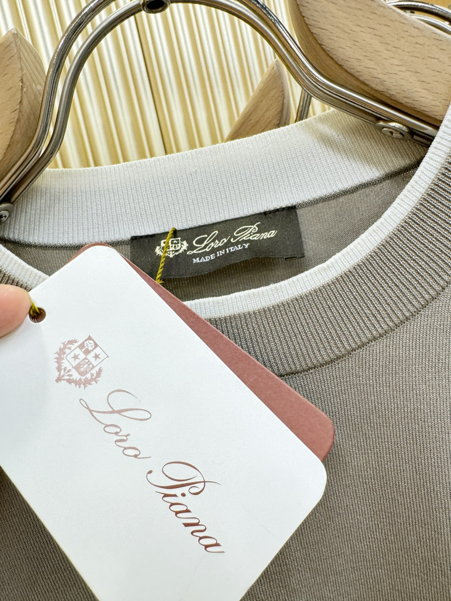 loro Piana诺悠翩雅 2026春夏新品针织短袖，进口针织面料，手感柔软。顶级进口私货，时尚设计潮