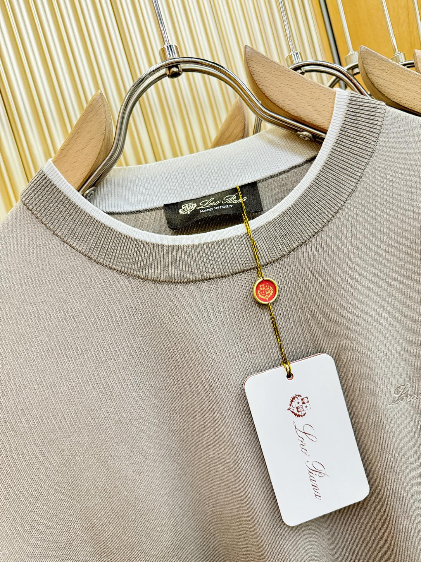 loro Piana诺悠翩雅 2026春夏新品针织短袖，进口针织面料，手感柔软。顶级进口私货，时尚设计潮