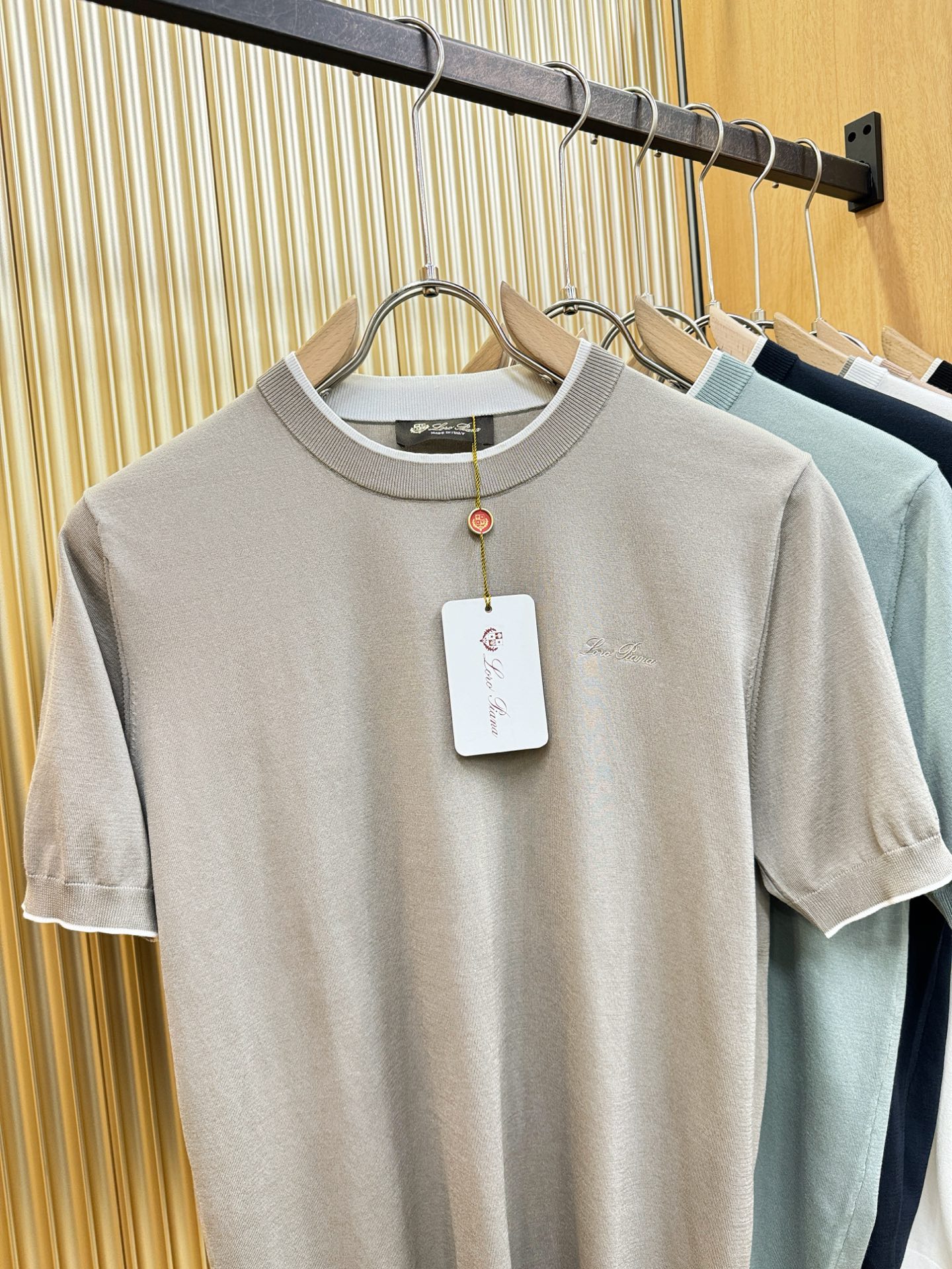 loro Piana诺悠翩雅 2026春夏新品针织短袖，进口针织面料，手感柔软。顶级进口私货，时尚设计潮