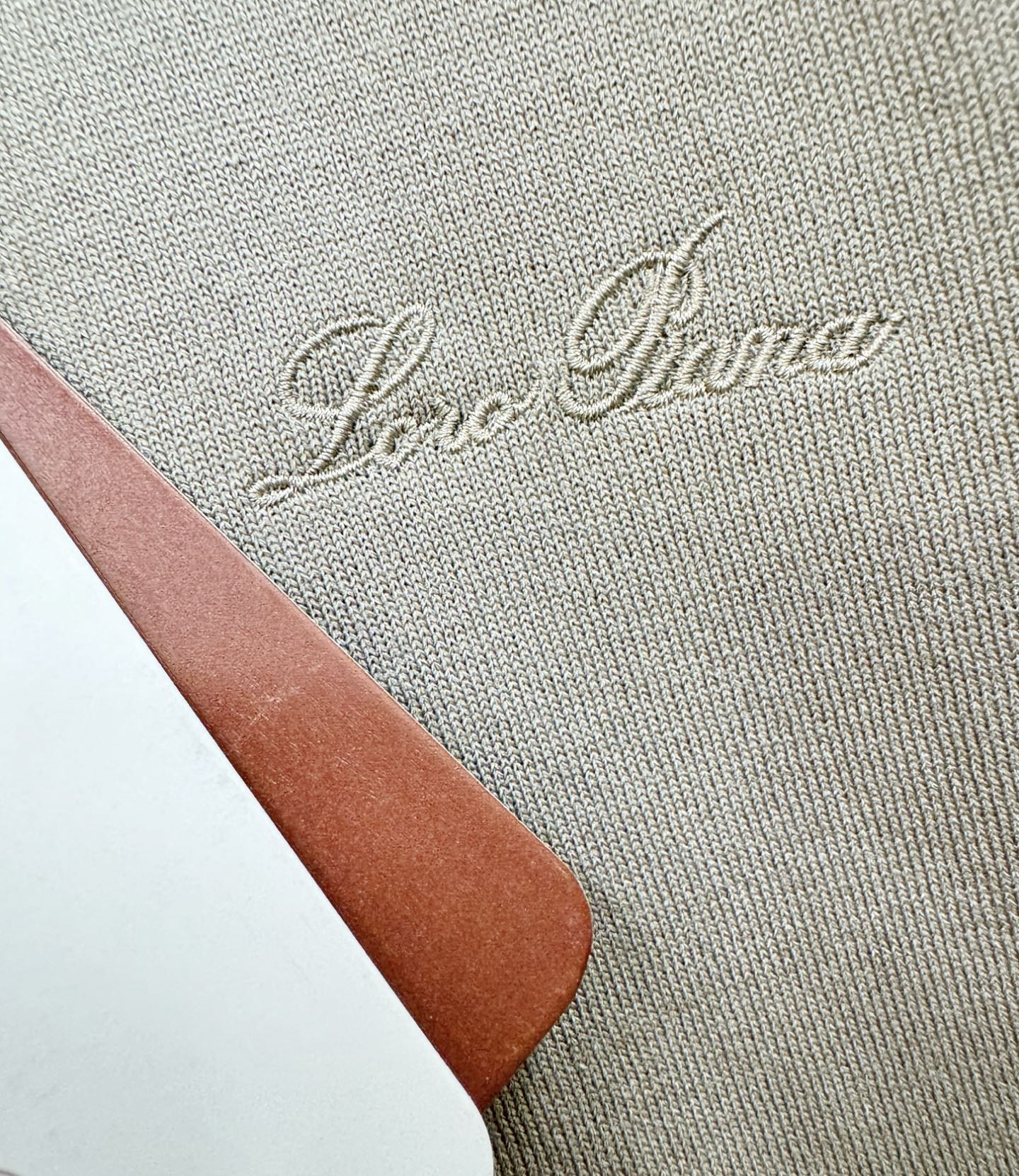 loro Piana诺悠翩雅 2026春夏新品针织短袖，进口针织面料，手感柔软。顶级进口私货，时尚设计潮