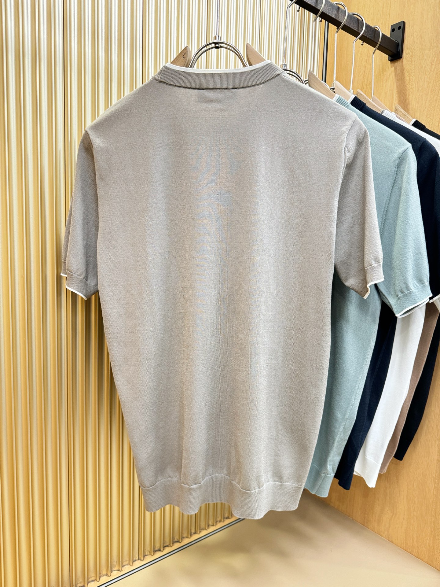 loro Piana诺悠翩雅 2026春夏新品针织短袖，进口针织面料，手感柔软。顶级进口私货，时尚设计潮