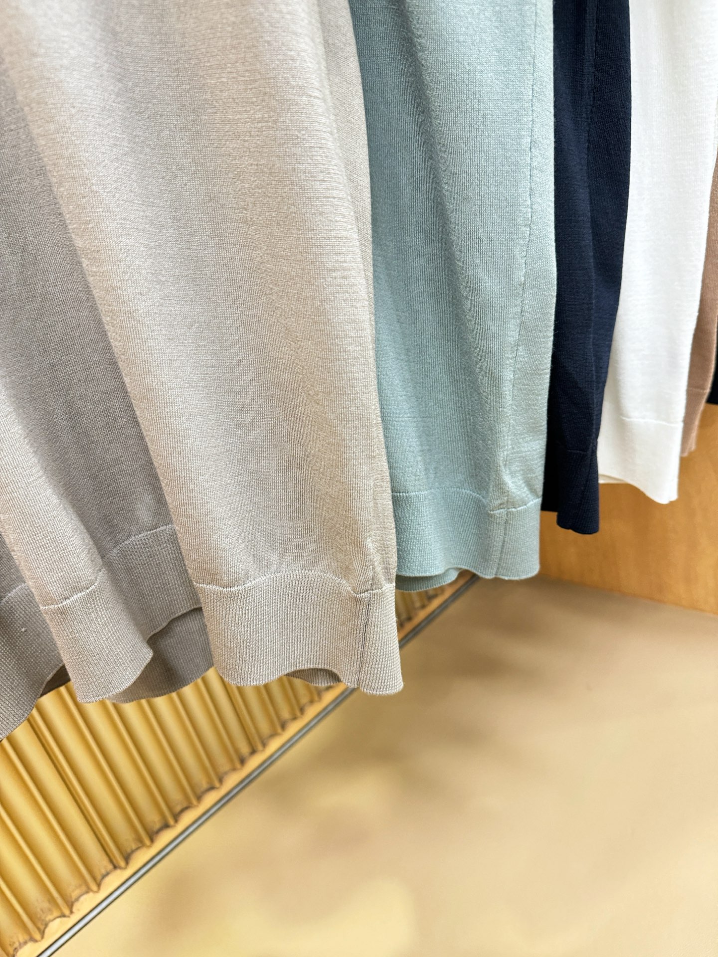 loro Piana诺悠翩雅 2026春夏新品针织短袖，进口针织面料，手感柔软。顶级进口私货，时尚设计潮