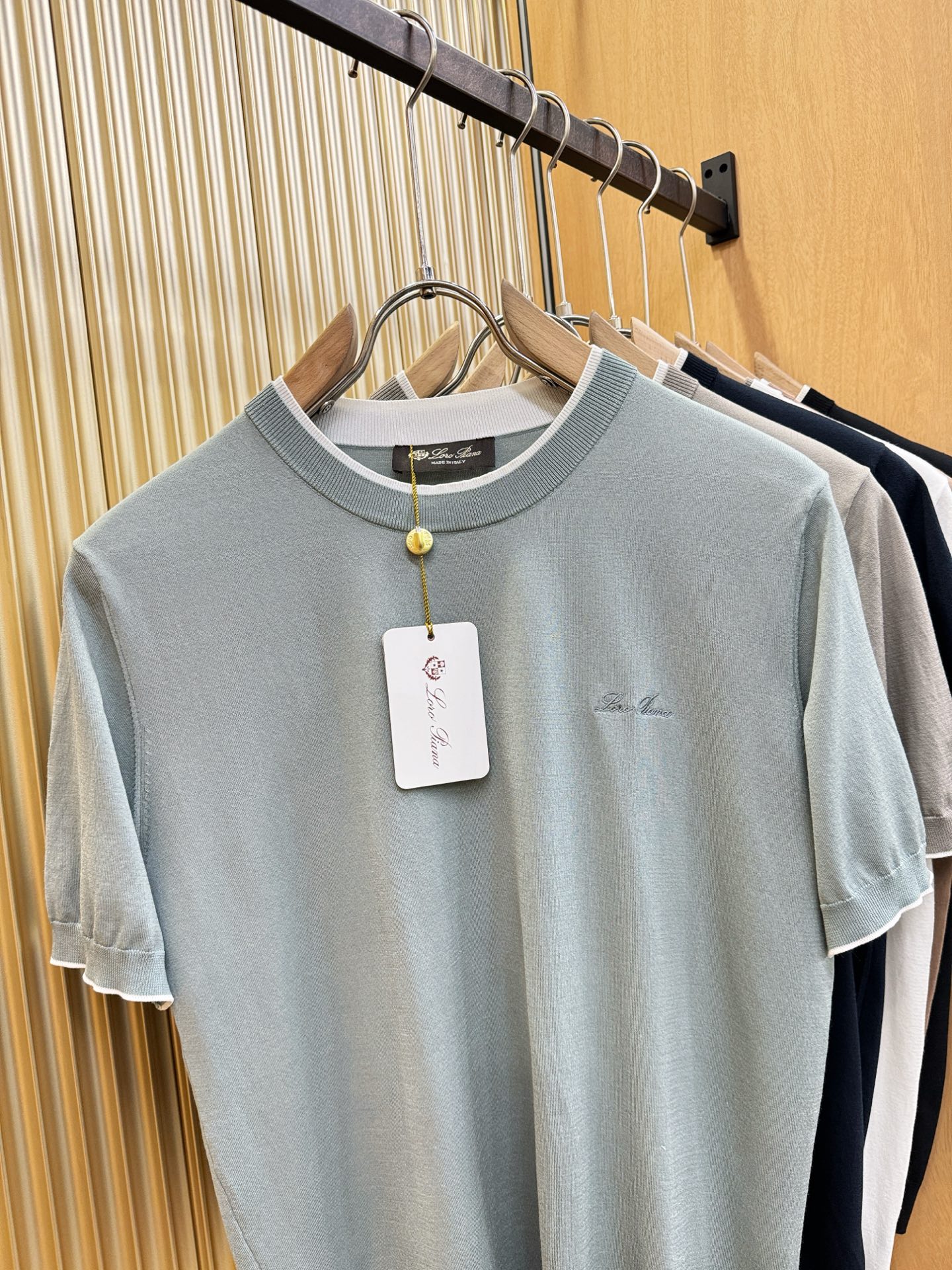 loro Piana诺悠翩雅 2026春夏新品针织短袖，进口针织面料，手感柔软。顶级进口私货，时尚设计潮