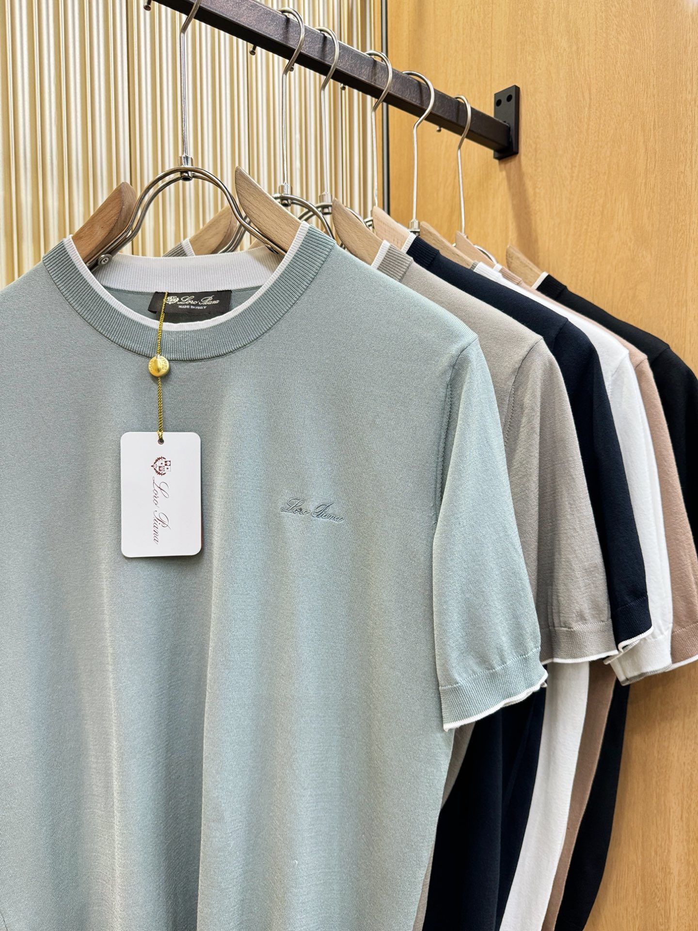 loro Piana诺悠翩雅 2026春夏新品针织短袖，进口针织面料，手感柔软。顶级进口私货，时尚设计潮