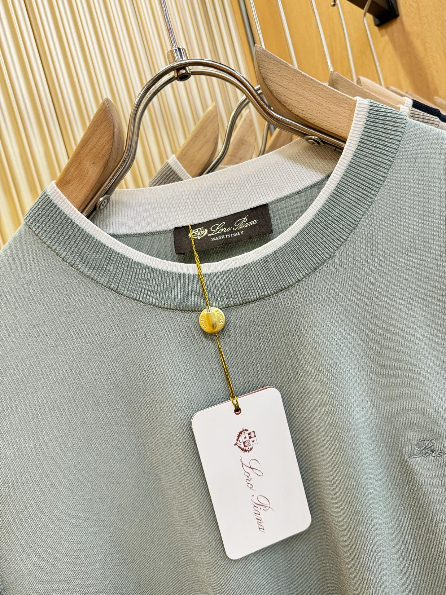 loro Piana诺悠翩雅 2026春夏新品针织短袖，进口针织面料，手感柔软。顶级进口私货，时尚设计潮