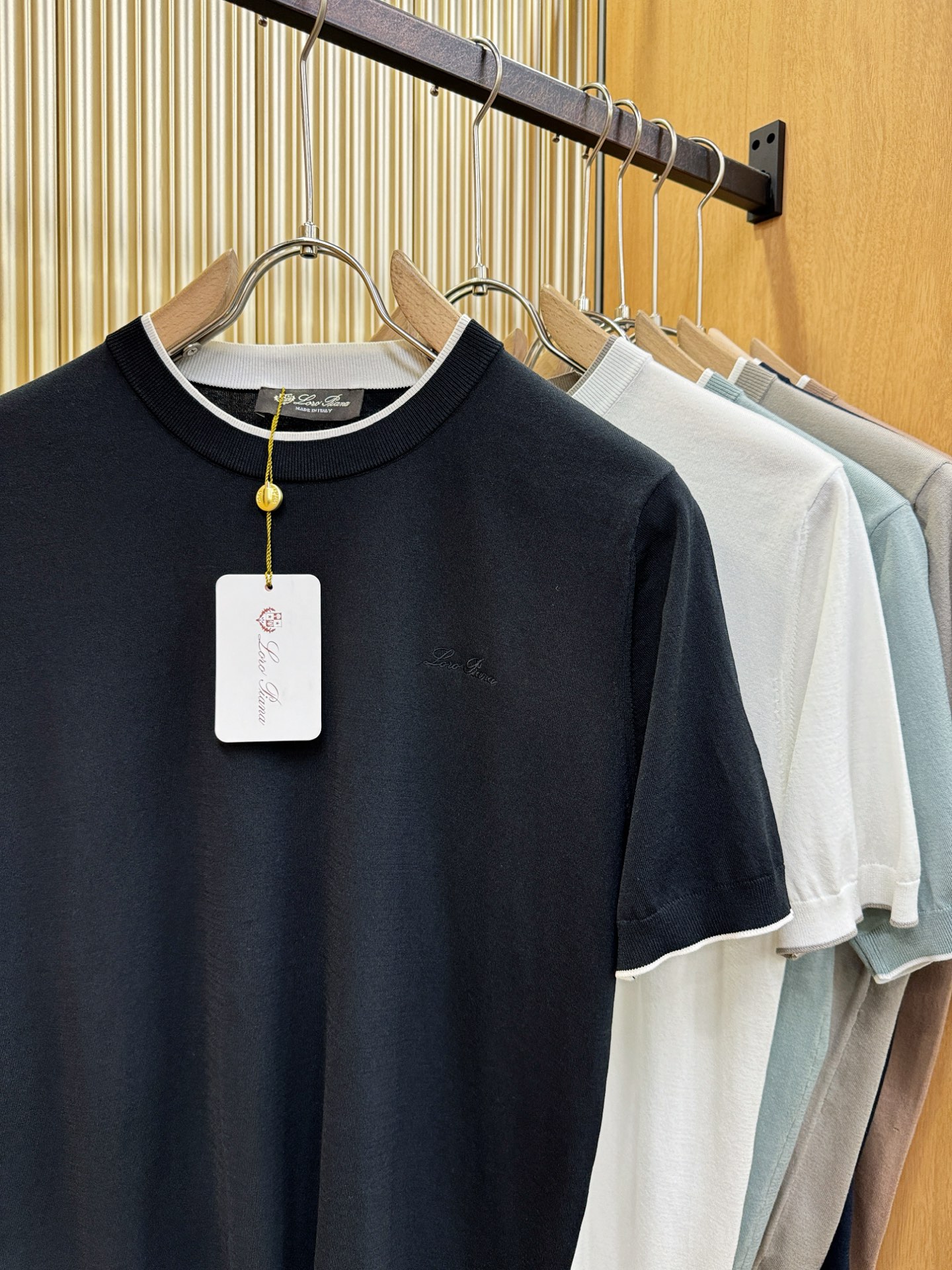 loro Piana诺悠翩雅 2026春夏新品针织短袖，进口针织面料，手感柔软。顶级进口私货，时尚设计潮