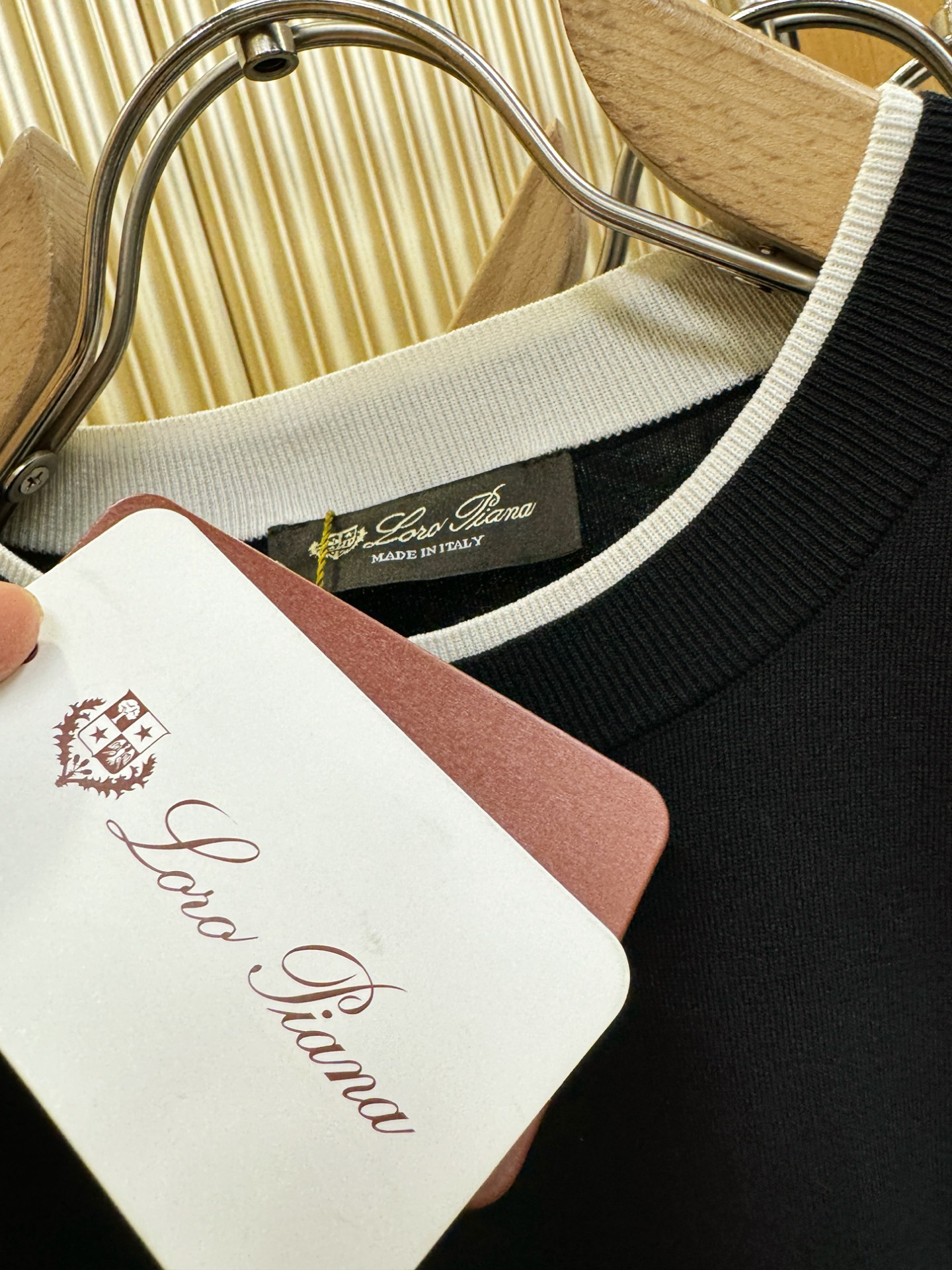 loro Piana诺悠翩雅 2026春夏新品针织短袖，进口针织面料，手感柔软。顶级进口私货，时尚设计潮