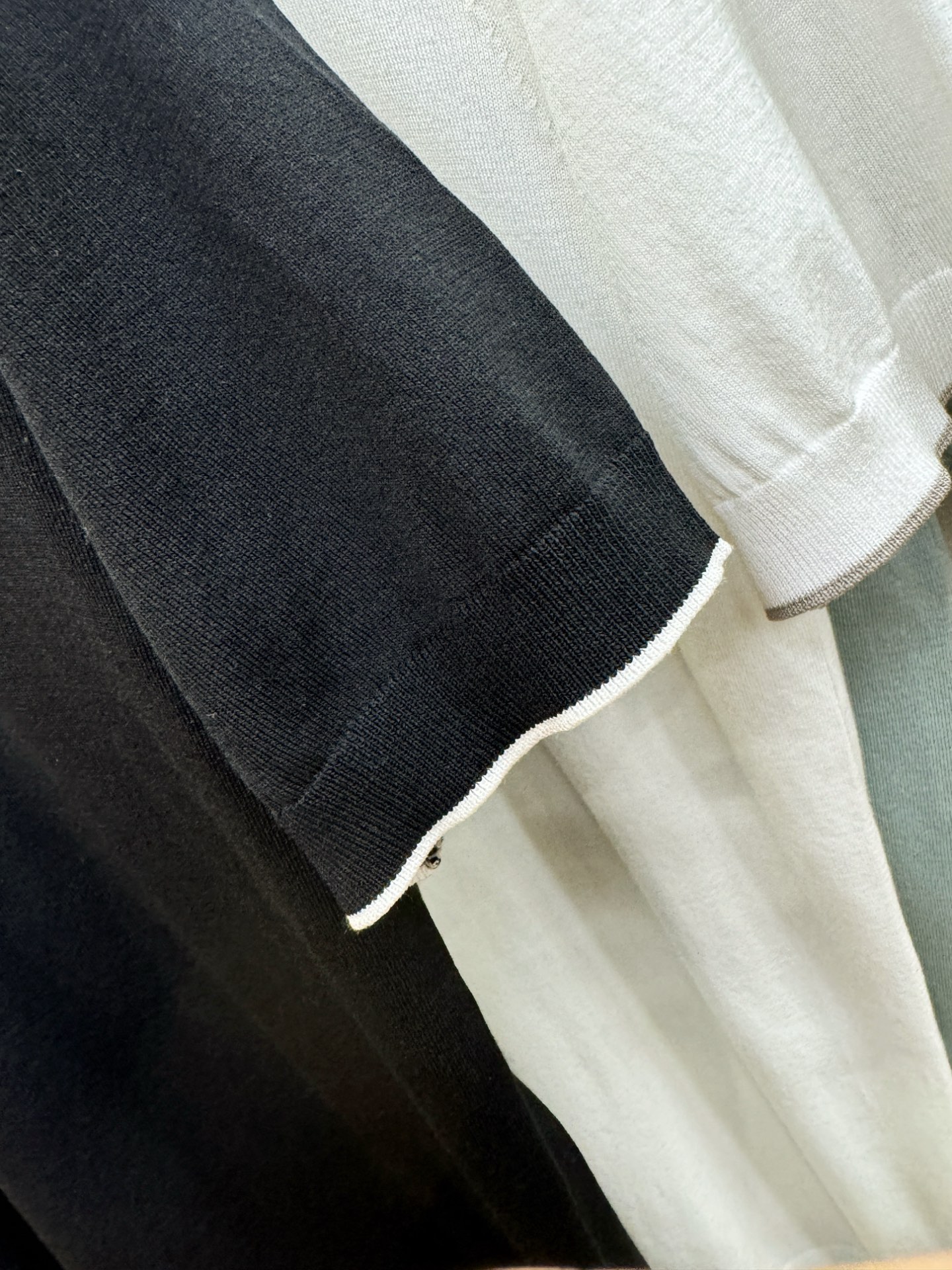 loro Piana诺悠翩雅 2026春夏新品针织短袖，进口针织面料，手感柔软。顶级进口私货，时尚设计潮