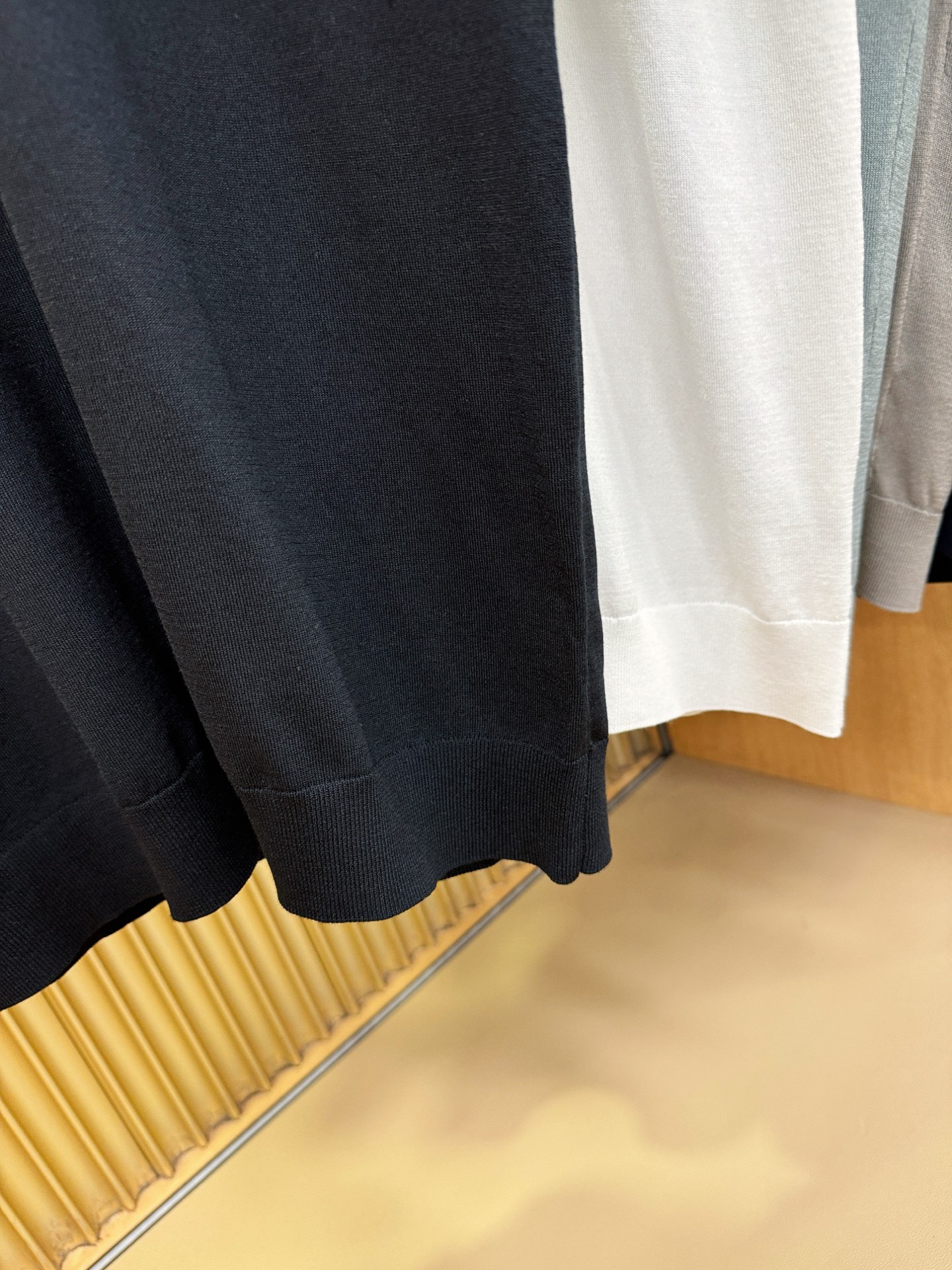 loro Piana诺悠翩雅 2026春夏新品针织短袖，进口针织面料，手感柔软。顶级进口私货，时尚设计潮