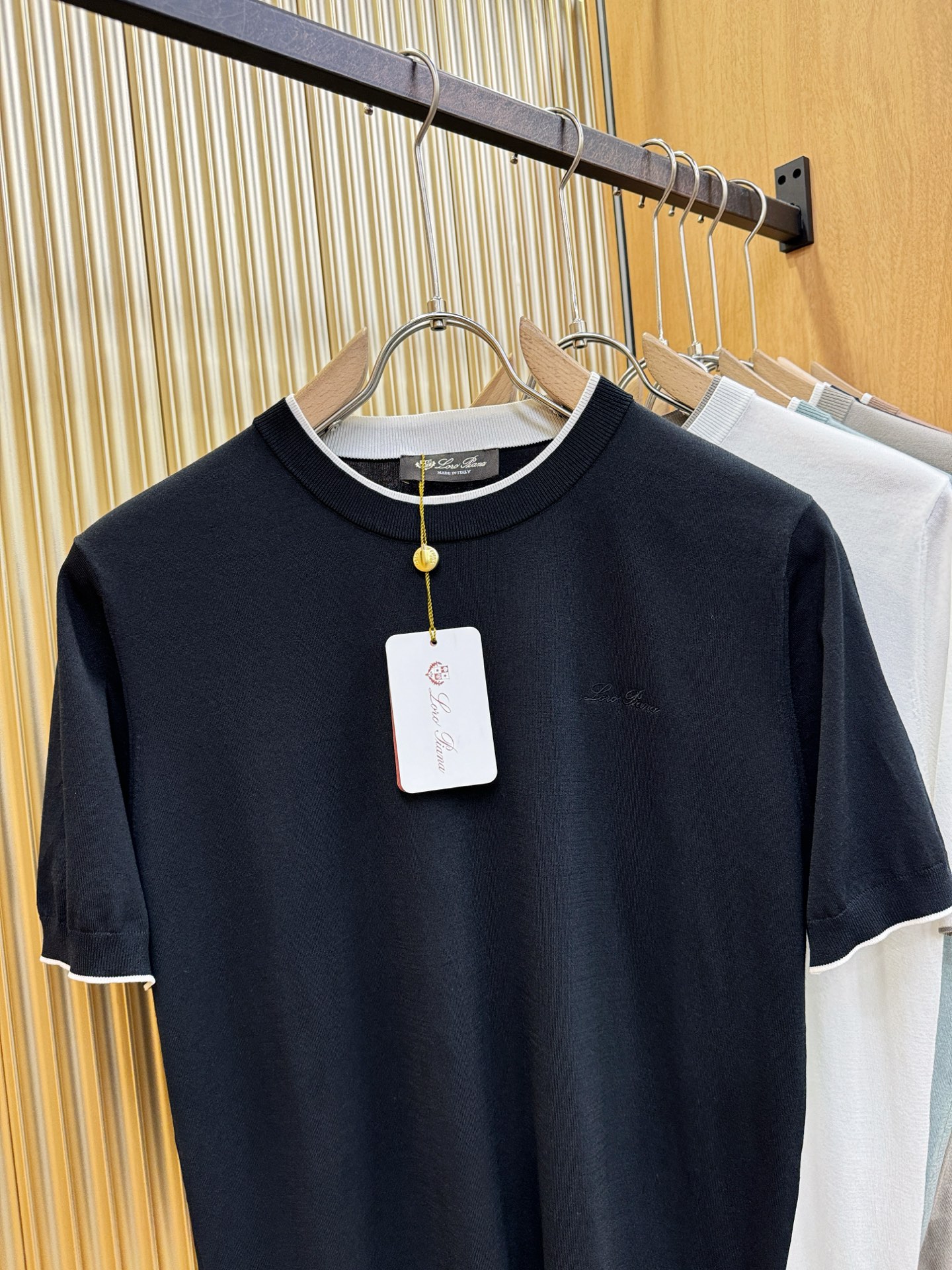 loro Piana诺悠翩雅 2026春夏新品针织短袖，进口针织面料，手感柔软。顶级进口私货，时尚设计潮