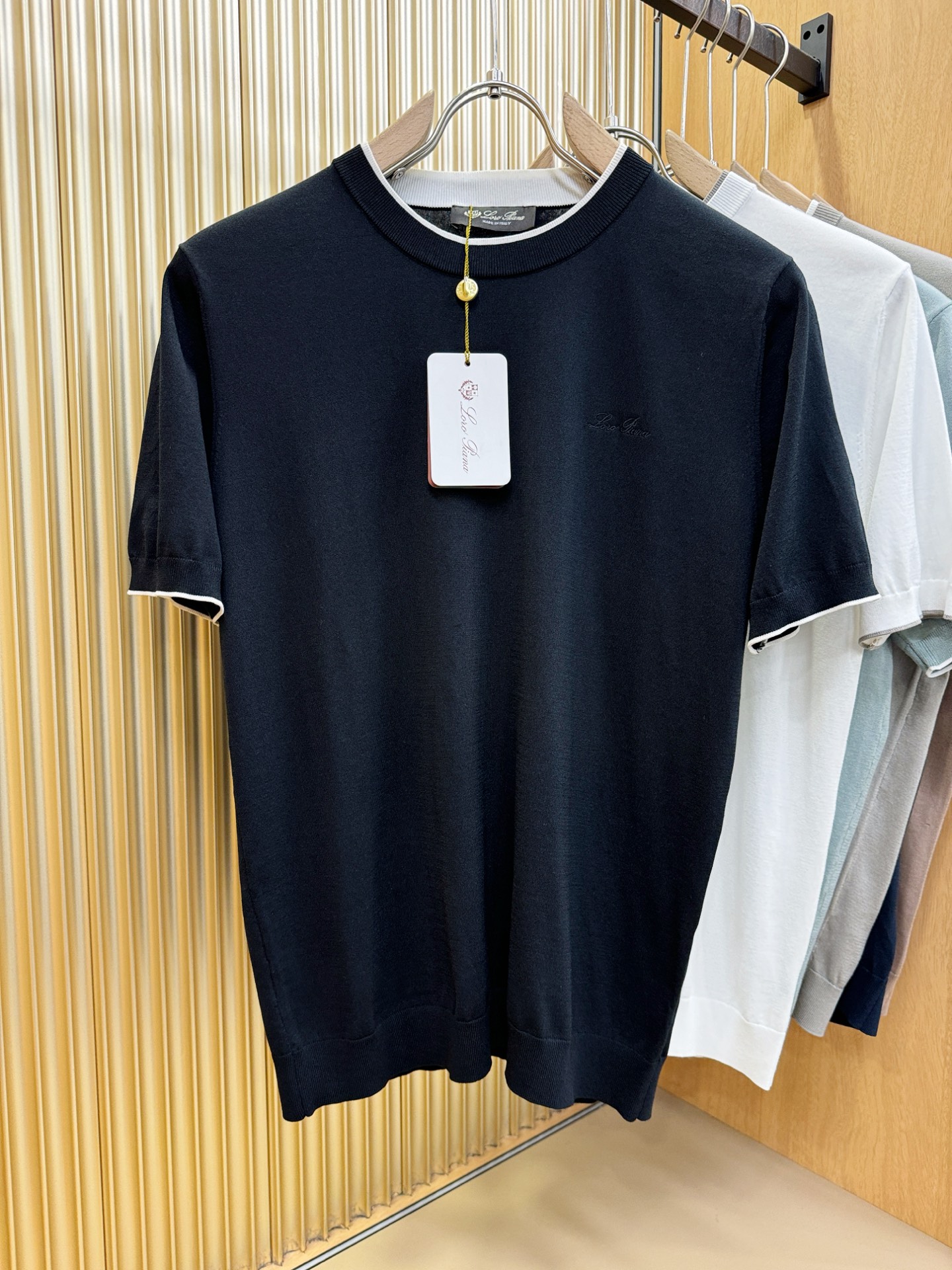 loro Piana诺悠翩雅 2026春夏新品针织短袖，进口针织面料，手感柔软。顶级进口私货，时尚设计潮