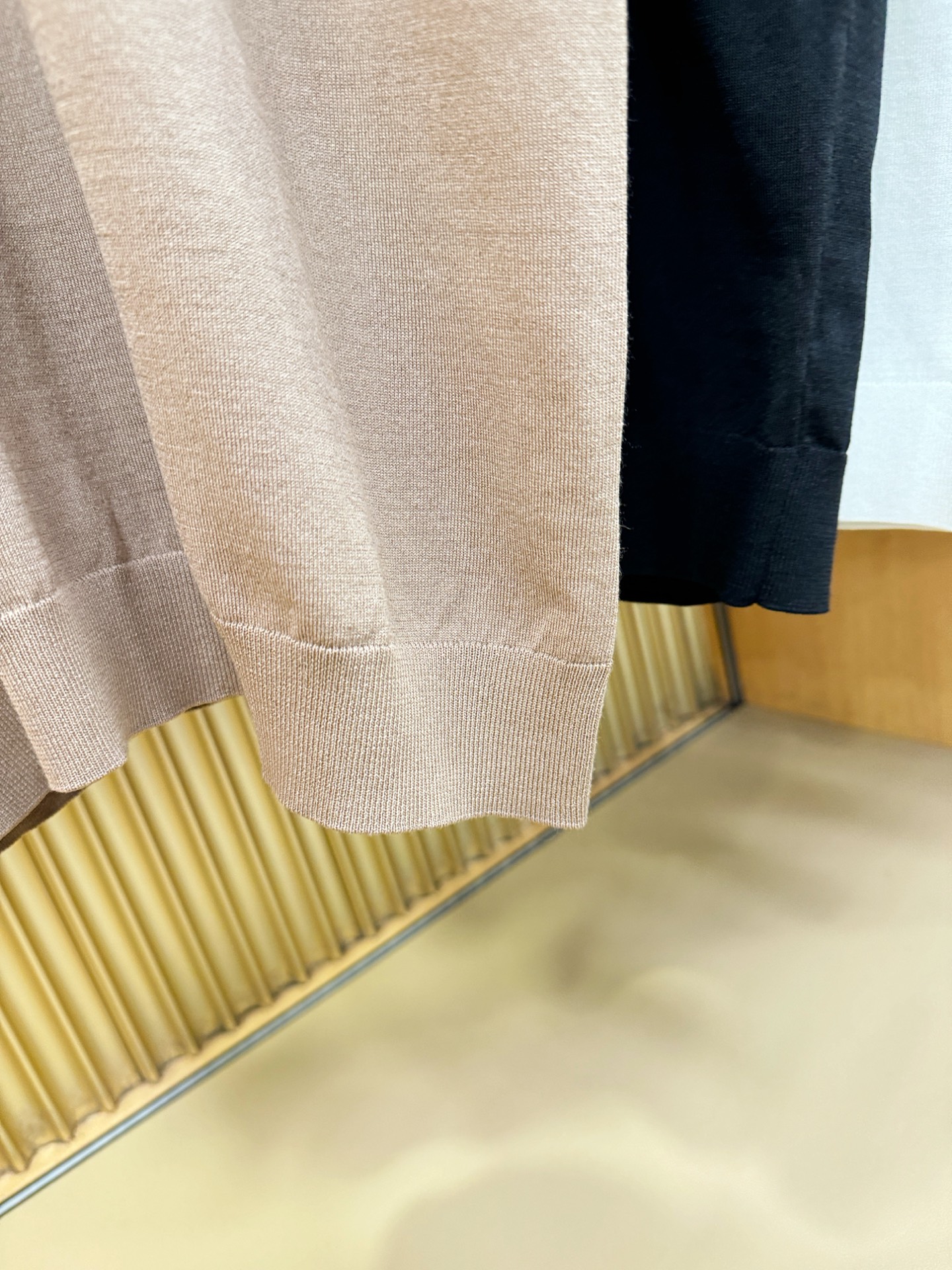 loro Piana诺悠翩雅 2026春夏新品针织短袖，进口针织面料，手感柔软。顶级进口私货，时尚设计潮