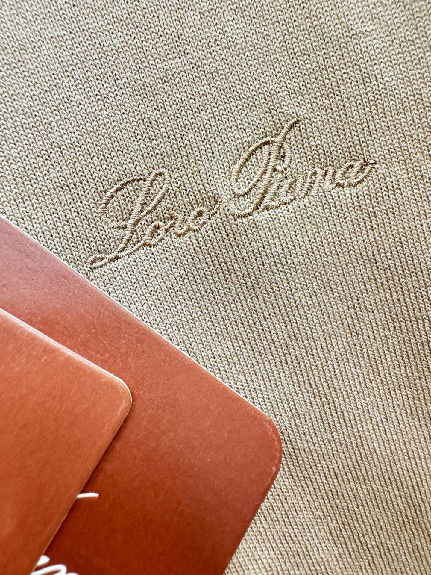 loro Piana诺悠翩雅 2026春夏新品针织短袖，进口针织面料，手感柔软。顶级进口私货，时尚设计潮