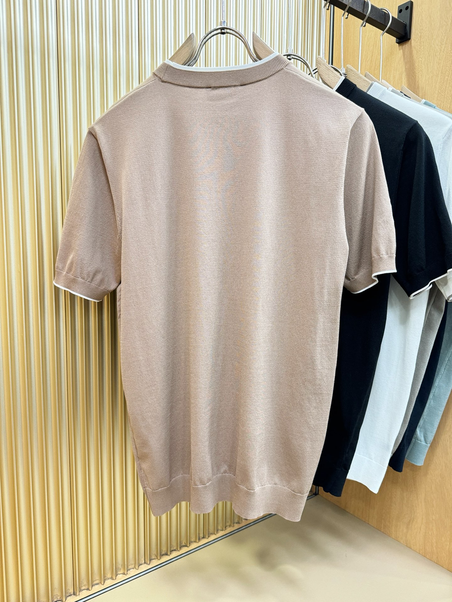 loro Piana诺悠翩雅 2026春夏新品针织短袖，进口针织面料，手感柔软。顶级进口私货，时尚设计潮