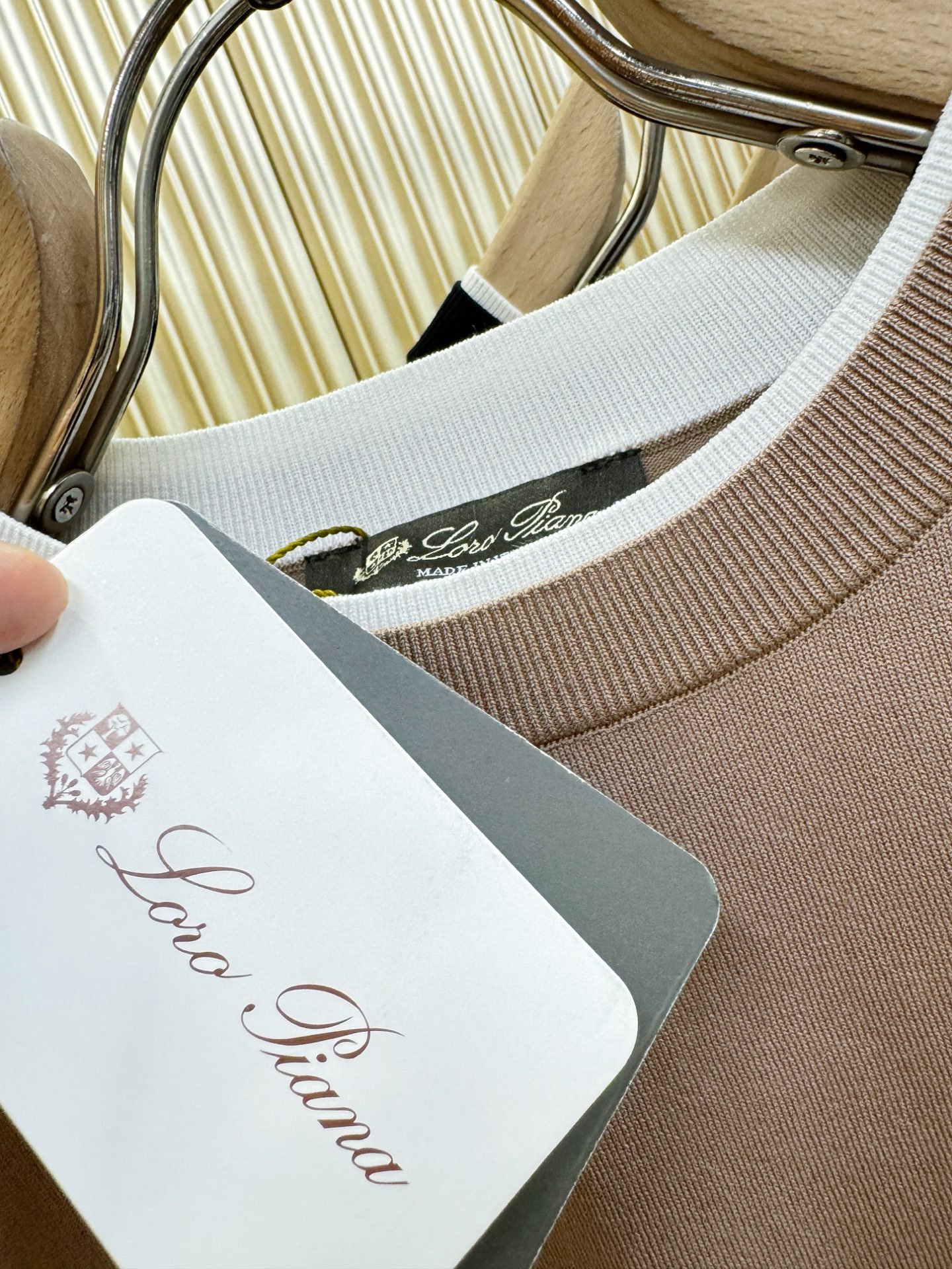 loro Piana诺悠翩雅 2026春夏新品针织短袖，进口针织面料，手感柔软。顶级进口私货，时尚设计潮