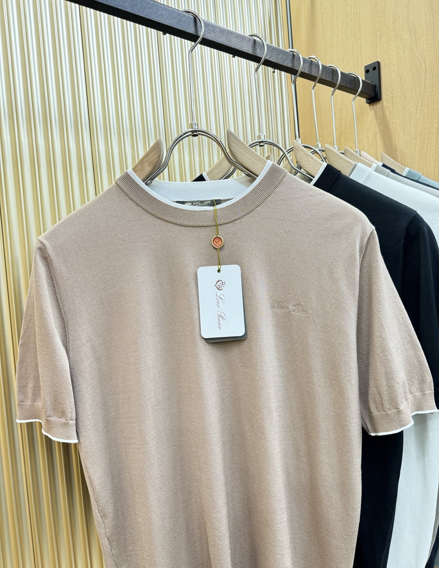 loro Piana诺悠翩雅 2026春夏新品针织短袖，进口针织面料，手感柔软。顶级进口私货，时尚设计潮