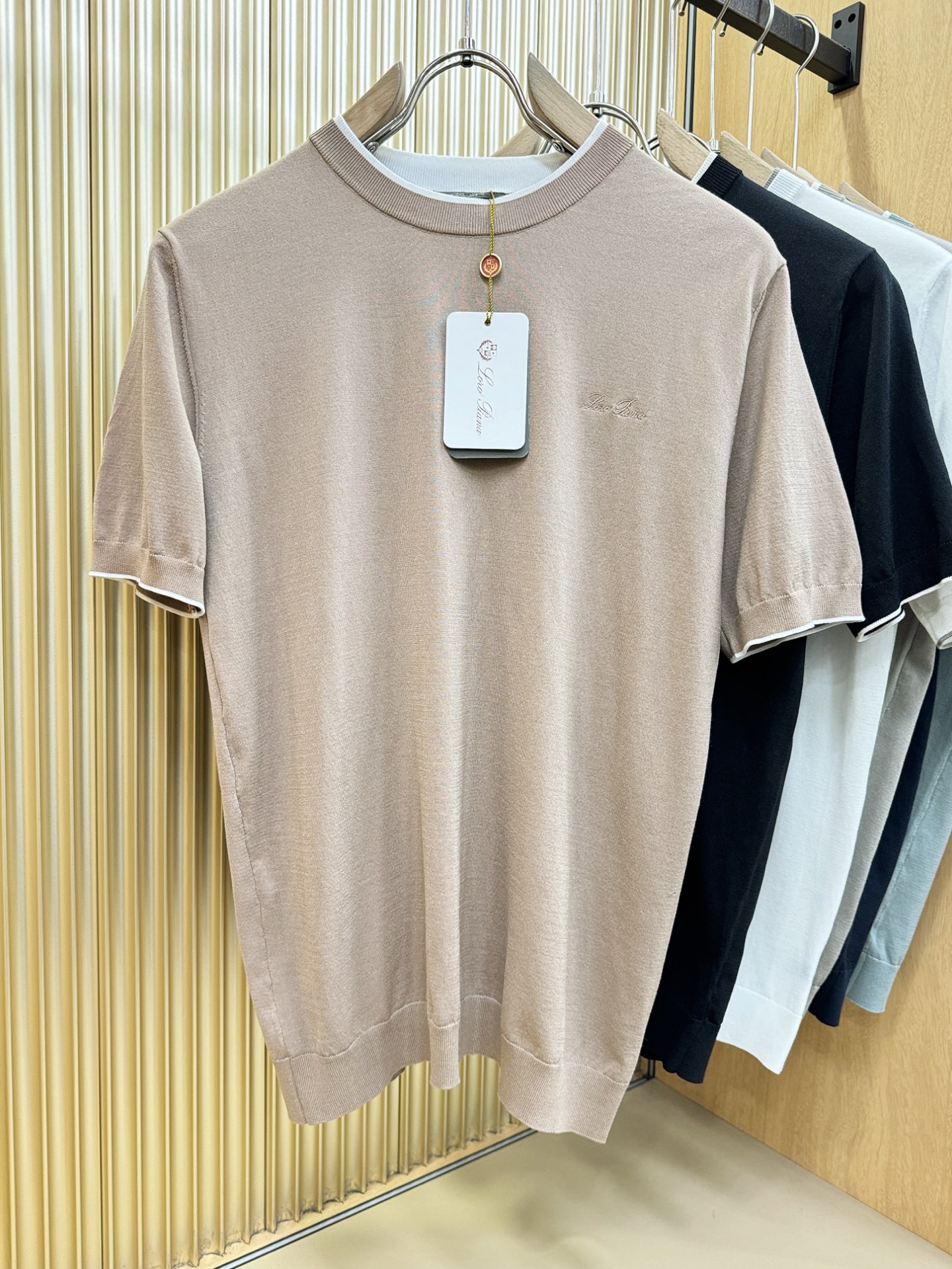 loro Piana诺悠翩雅 2026春夏新品针织短袖，进口针织面料，手感柔软。顶级进口私货，时尚设计潮