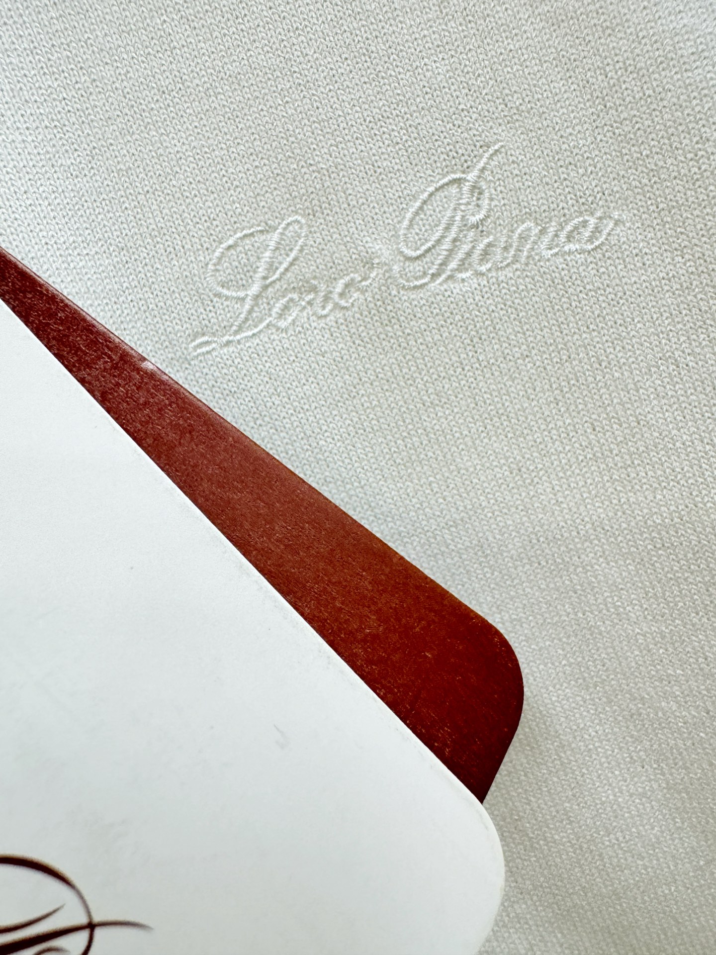 loro Piana诺悠翩雅 2026春夏新品针织短袖，进口针织面料，手感柔软。顶级进口私货，时尚设计潮