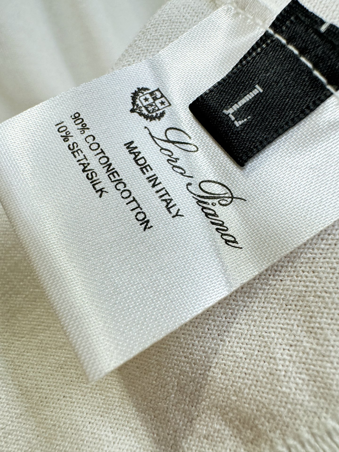 loro Piana诺悠翩雅 2026春夏新品针织短袖，进口针织面料，手感柔软。顶级进口私货，时尚设计潮