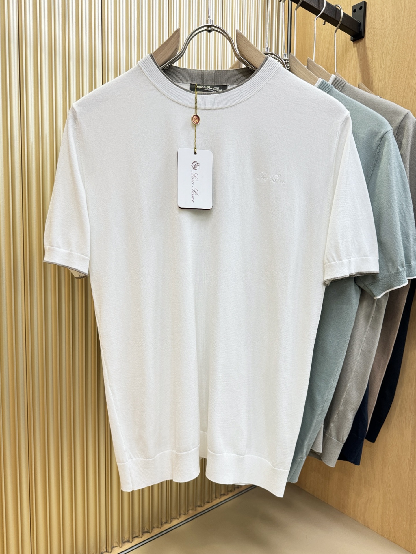 loro Piana诺悠翩雅 2026春夏新品针织短袖，进口针织面料，手感柔软。顶级进口私货，时尚设计潮