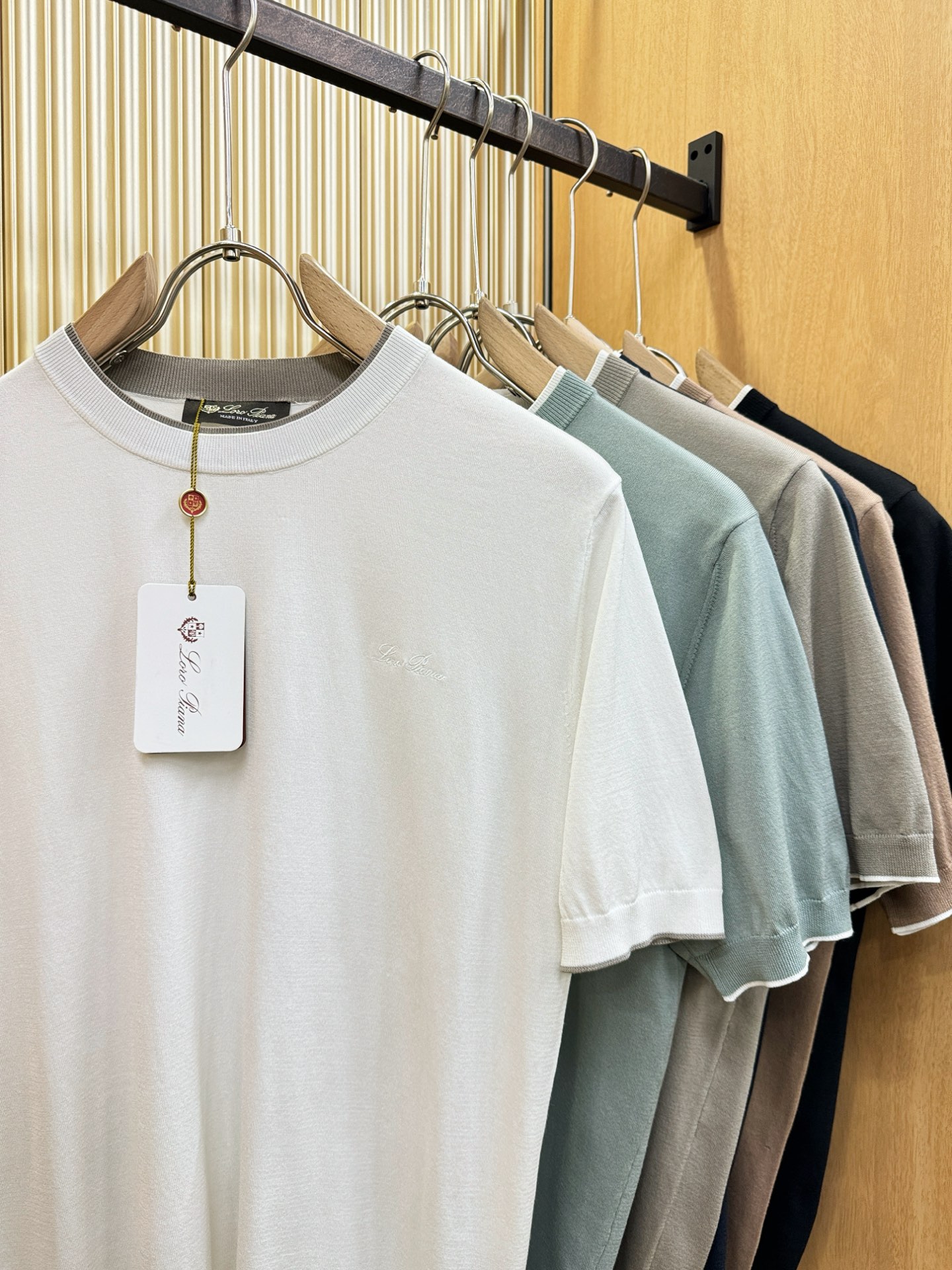 loro Piana诺悠翩雅 2026春夏新品针织短袖，进口针织面料，手感柔软。顶级进口私货，时尚设计潮