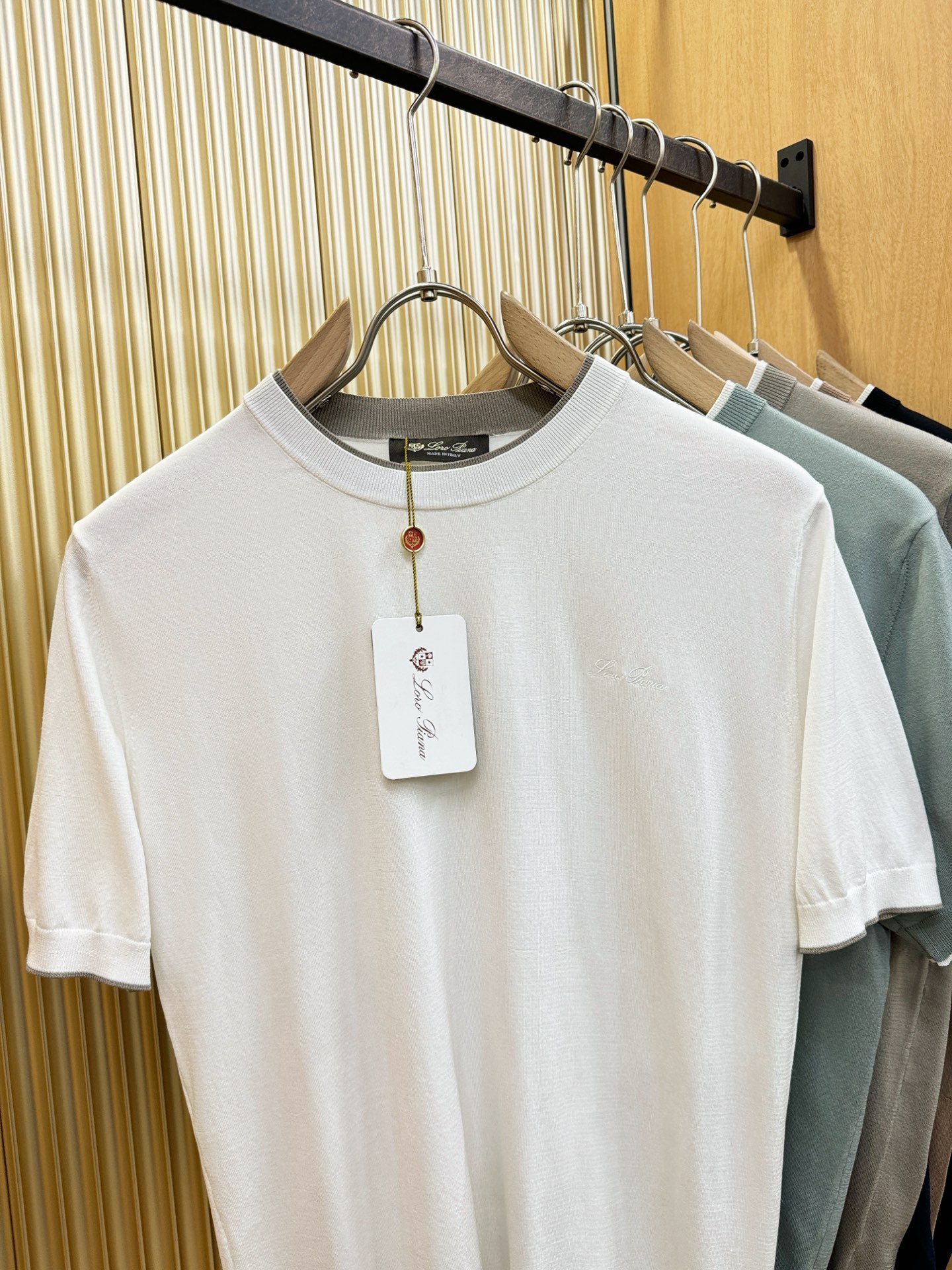 loro Piana诺悠翩雅 2026春夏新品针织短袖，进口针织面料，手感柔软。顶级进口私货，时尚设计潮