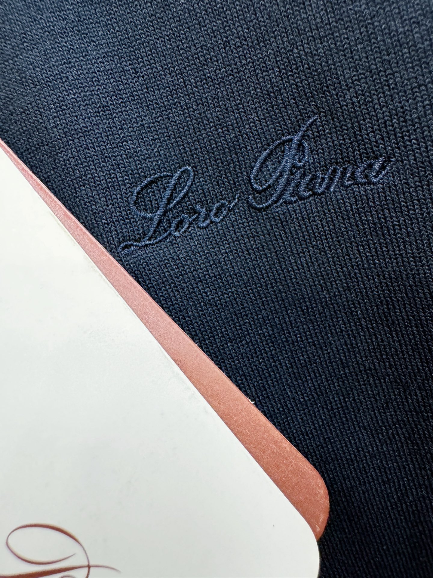 loro Piana诺悠翩雅 2026春夏新品针织短袖，进口针织面料，手感柔软。顶级进口私货，时尚设计潮