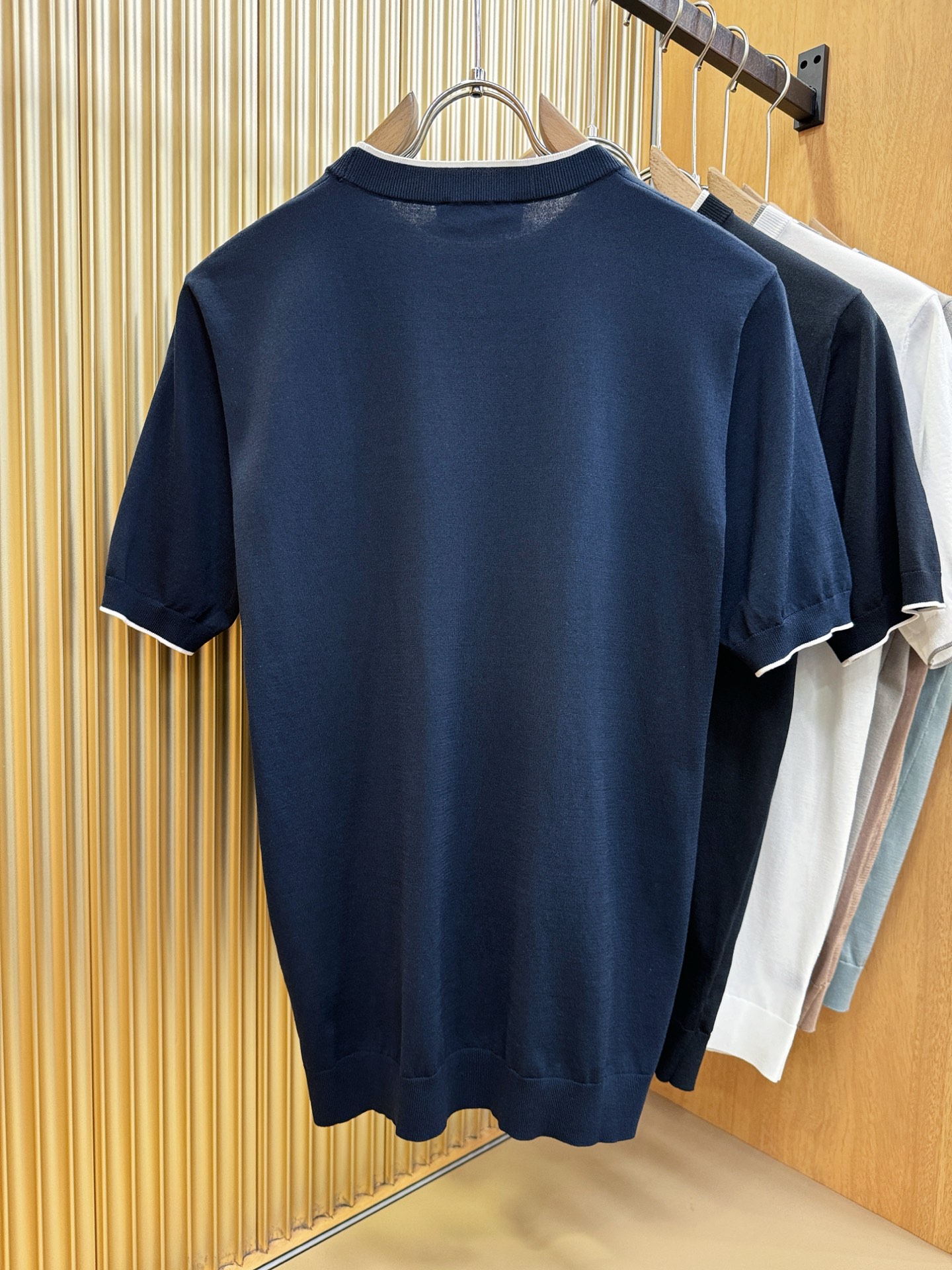 loro Piana诺悠翩雅 2026春夏新品针织短袖，进口针织面料，手感柔软。顶级进口私货，时尚设计潮