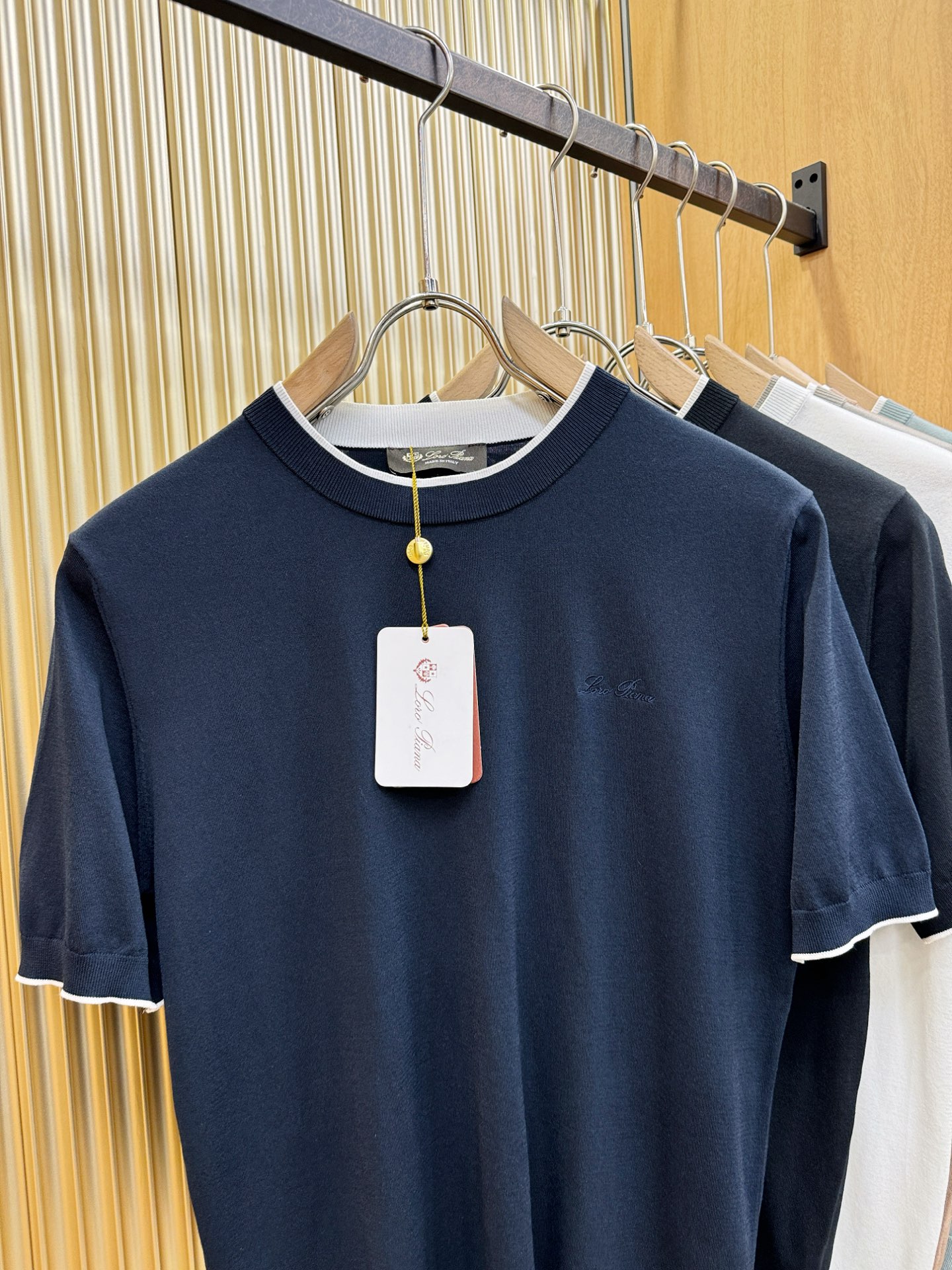 loro Piana诺悠翩雅 2026春夏新品针织短袖，进口针织面料，手感柔软。顶级进口私货，时尚设计潮