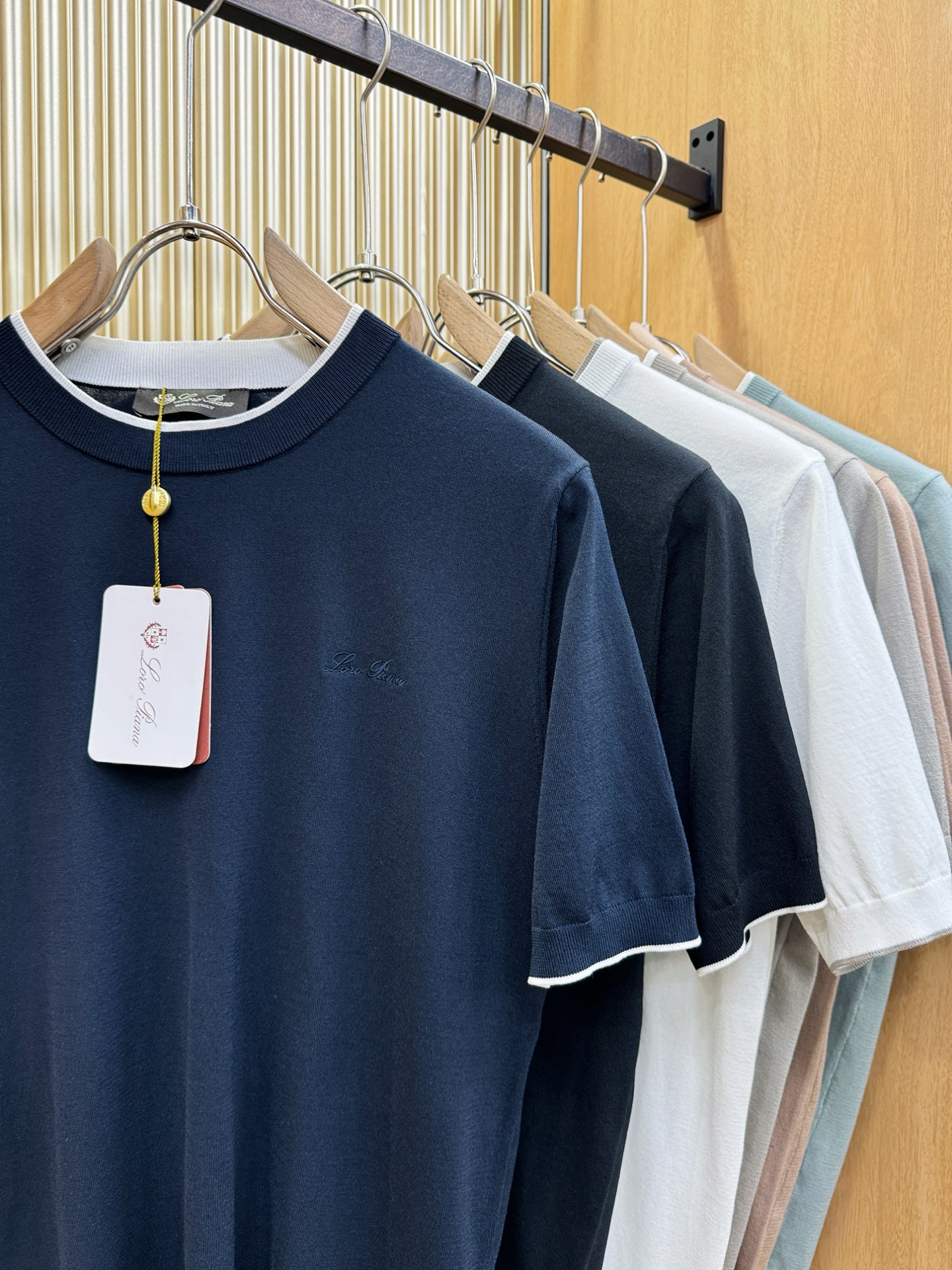 loro Piana诺悠翩雅 2026春夏新品针织短袖，进口针织面料，手感柔软。顶级进口私货，时尚设计潮