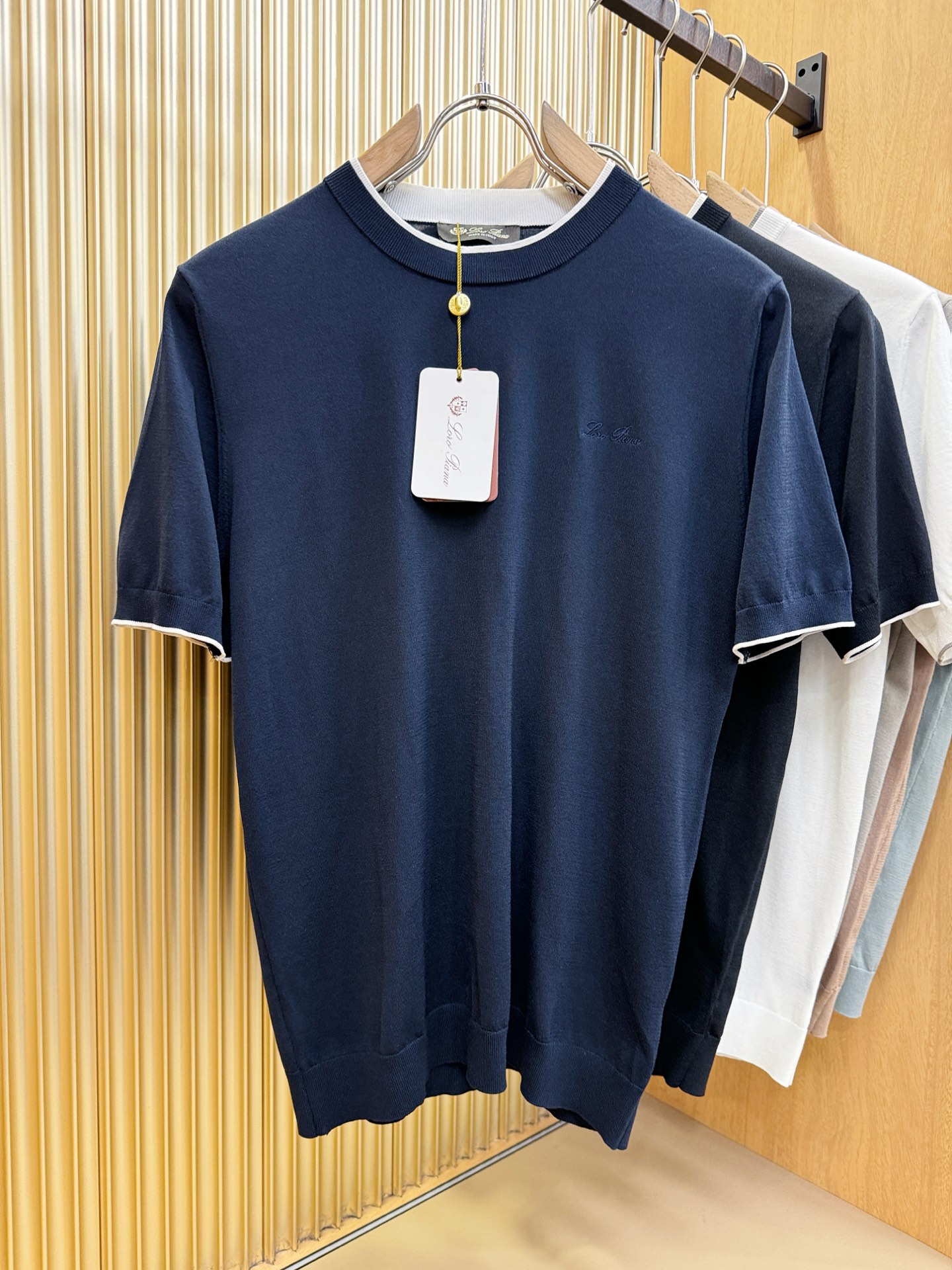 loro Piana诺悠翩雅 2026春夏新品针织短袖，进口针织面料，手感柔软。顶级进口私货，时尚设计潮